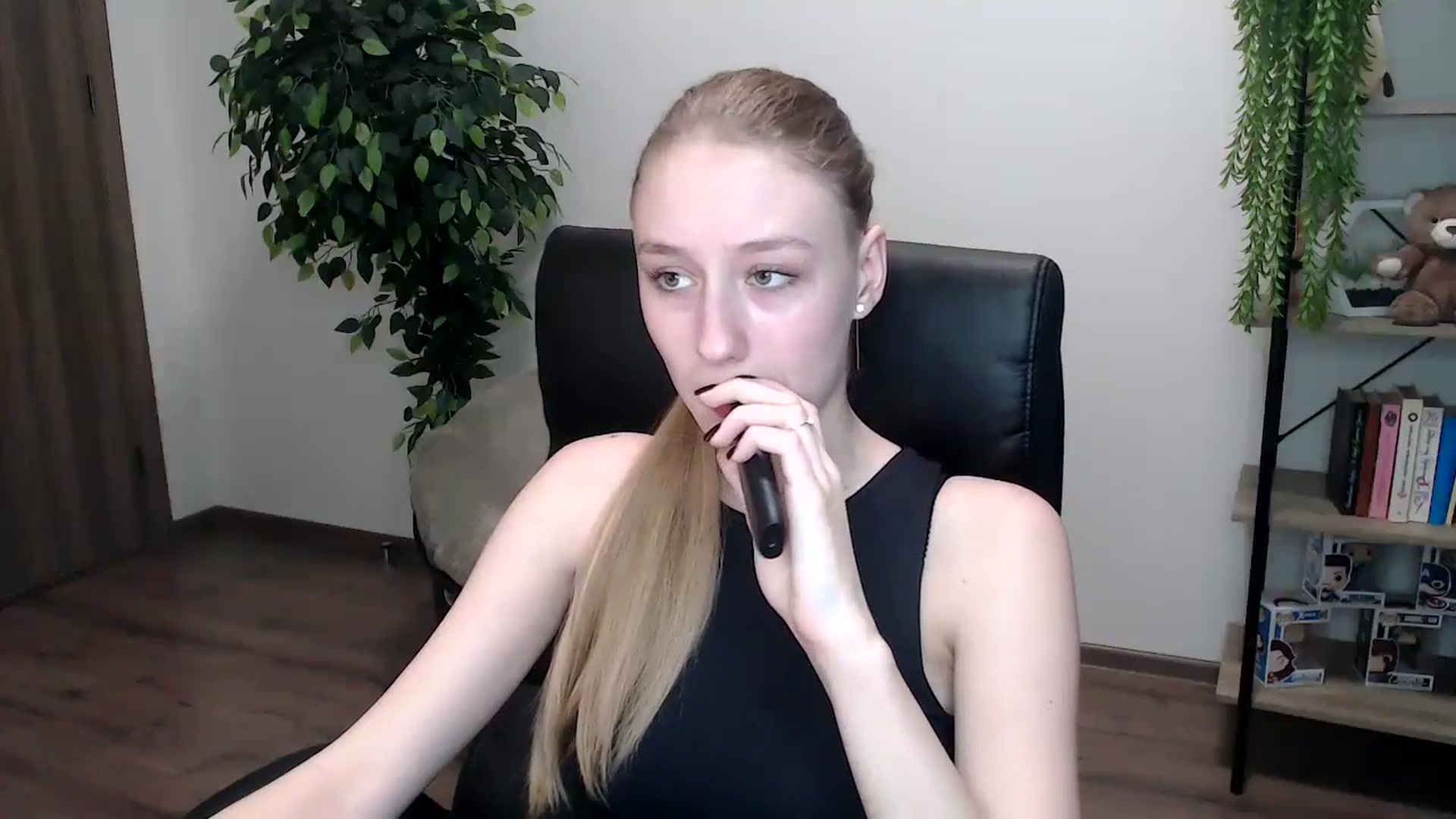 Gallery image thumbnail from HaleyVixen's myfreecams stream on, 11/16/2024, 13:01 image 3 of 20