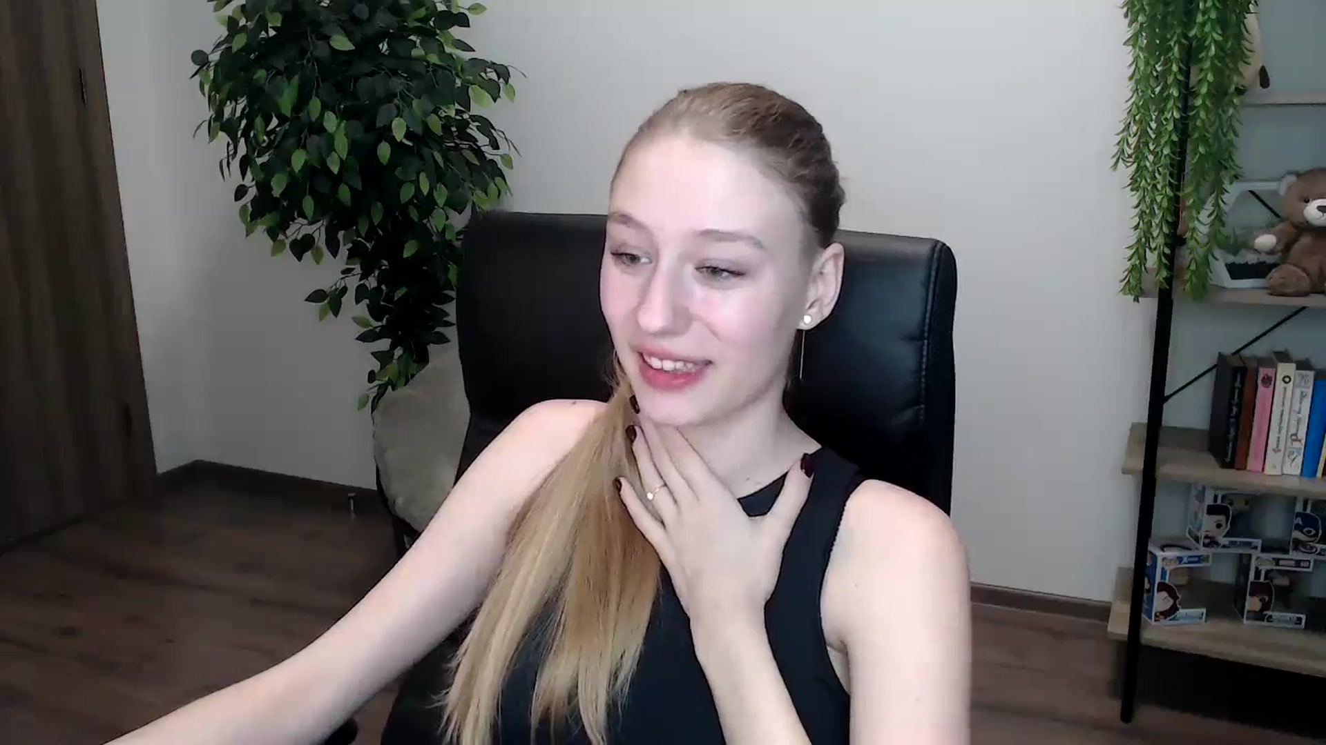 Gallery image thumbnail from HaleyVixen's myfreecams stream on, 11/16/2024, 13:01 image 17 of 20