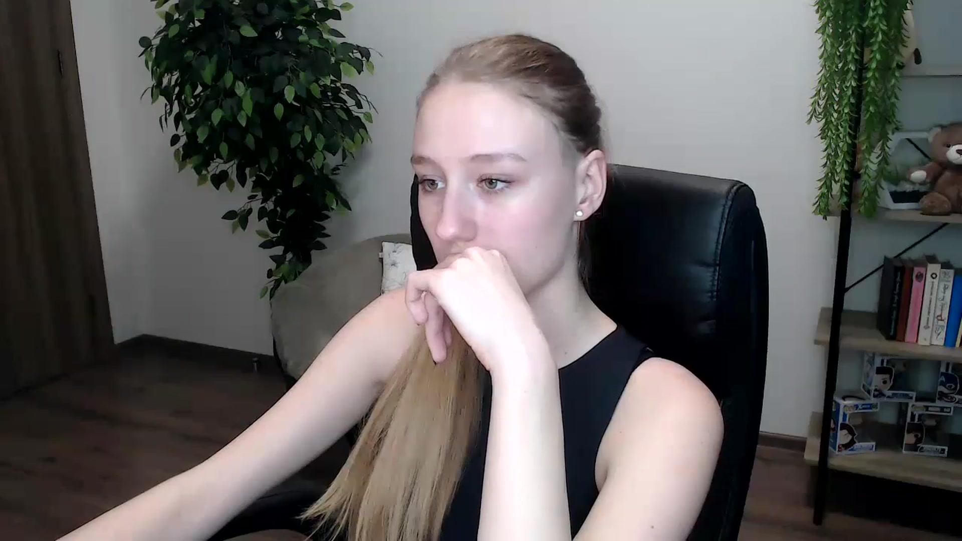 Gallery image thumbnail from HaleyVixen's myfreecams stream on, 11/16/2024, 13:49 image 8 of 20