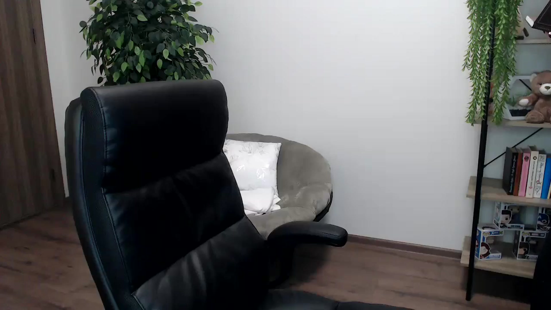 Gallery image thumbnail from HaleyVixen's myfreecams stream on, 11/16/2024, 13:49 image 17 of 20