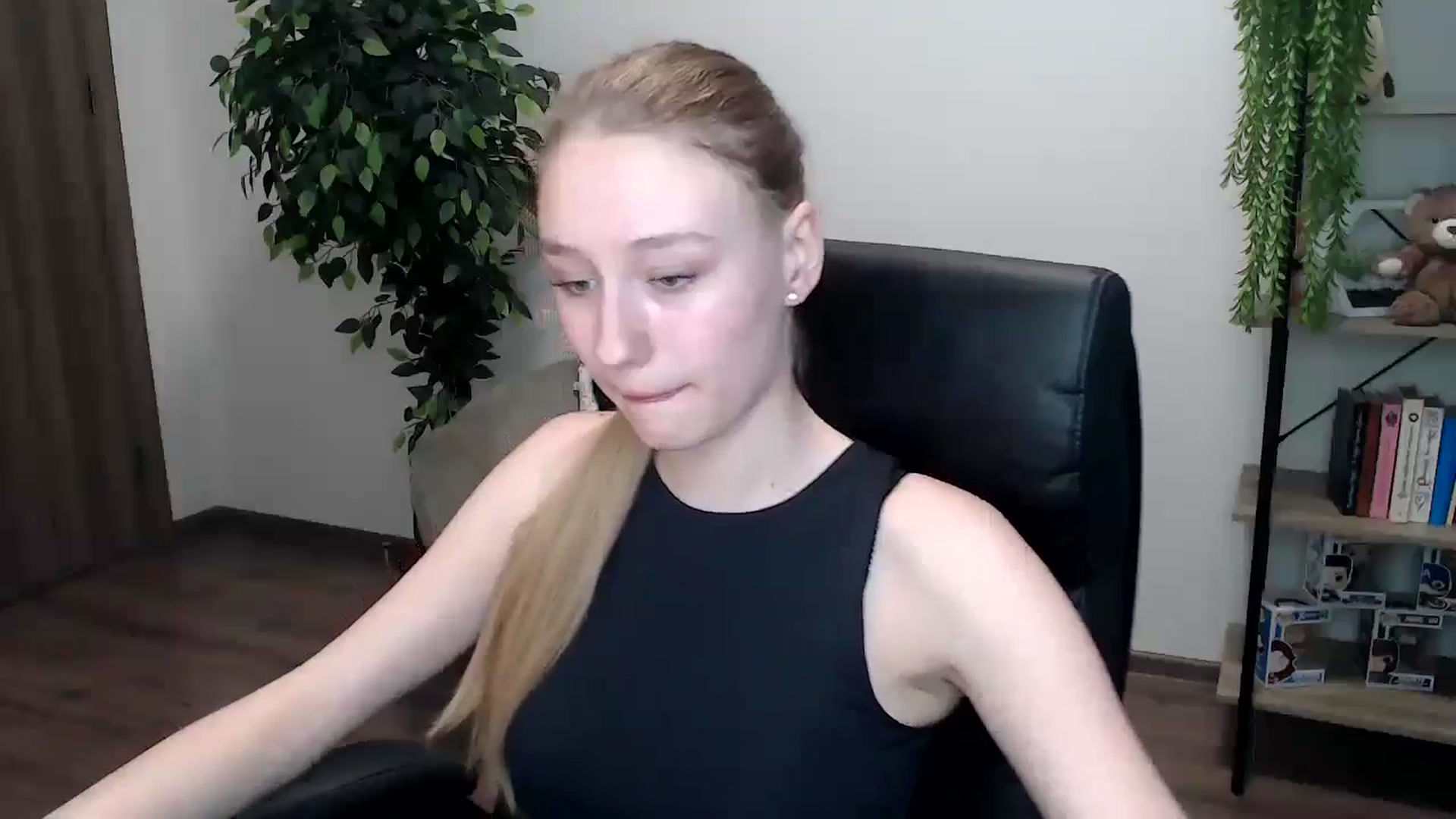 Gallery image thumbnail from HaleyVixen's myfreecams stream on, 11/16/2024, 13:49 image 5 of 20
