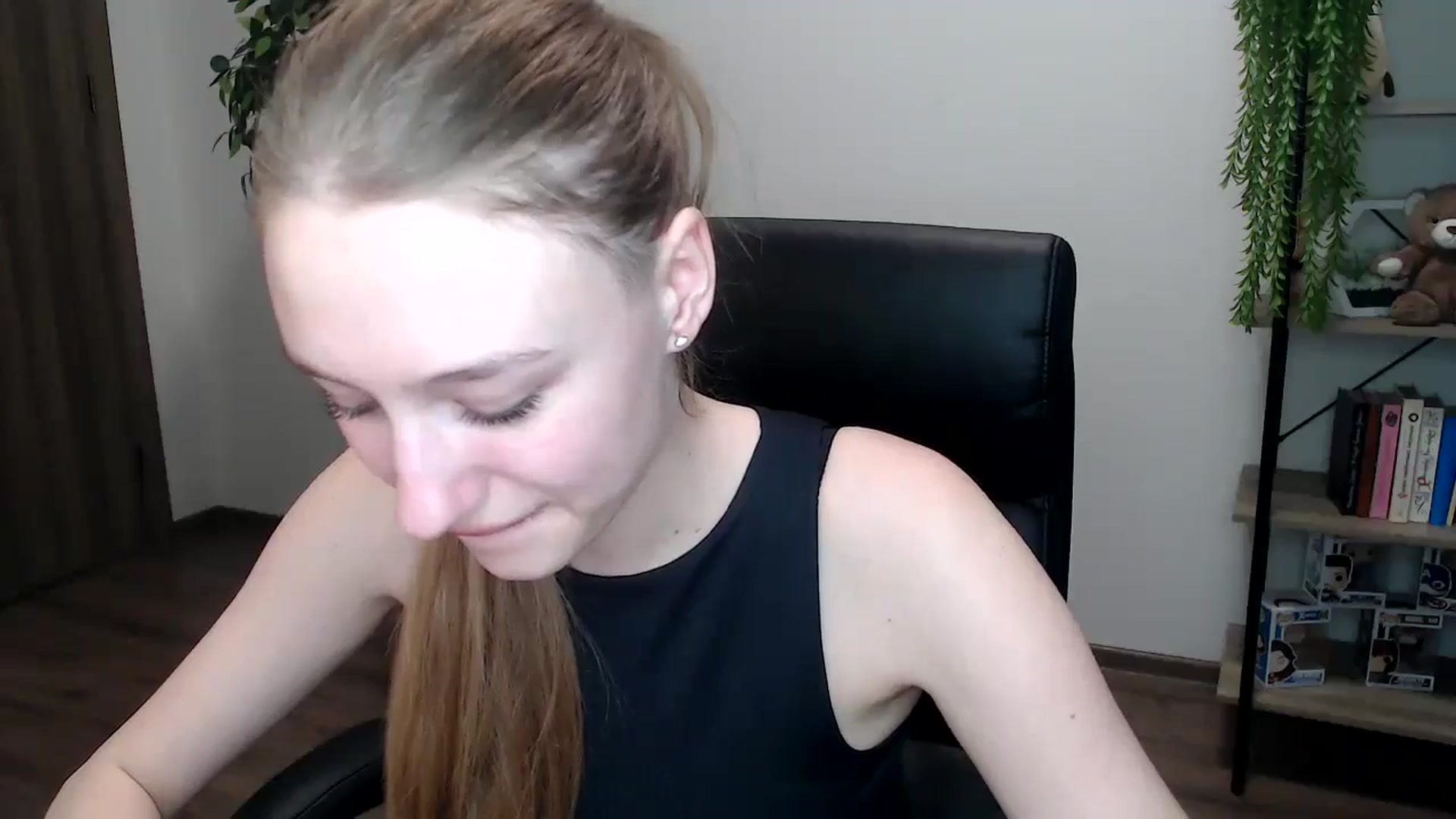 Gallery image thumbnail from HaleyVixen's myfreecams stream on, 11/16/2024, 13:49 image 16 of 20