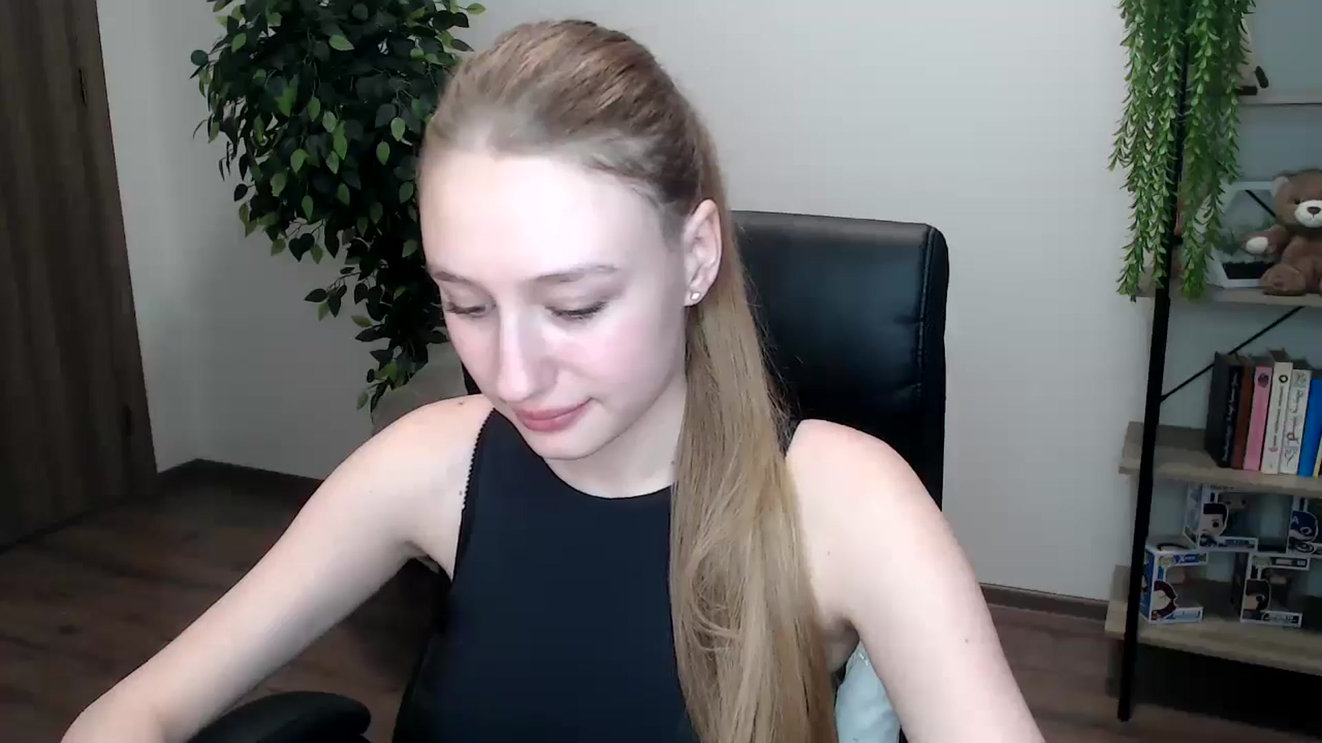 Gallery image thumbnail from HaleyVixen's myfreecams stream on, 11/16/2024, 13:49 image 18 of 20