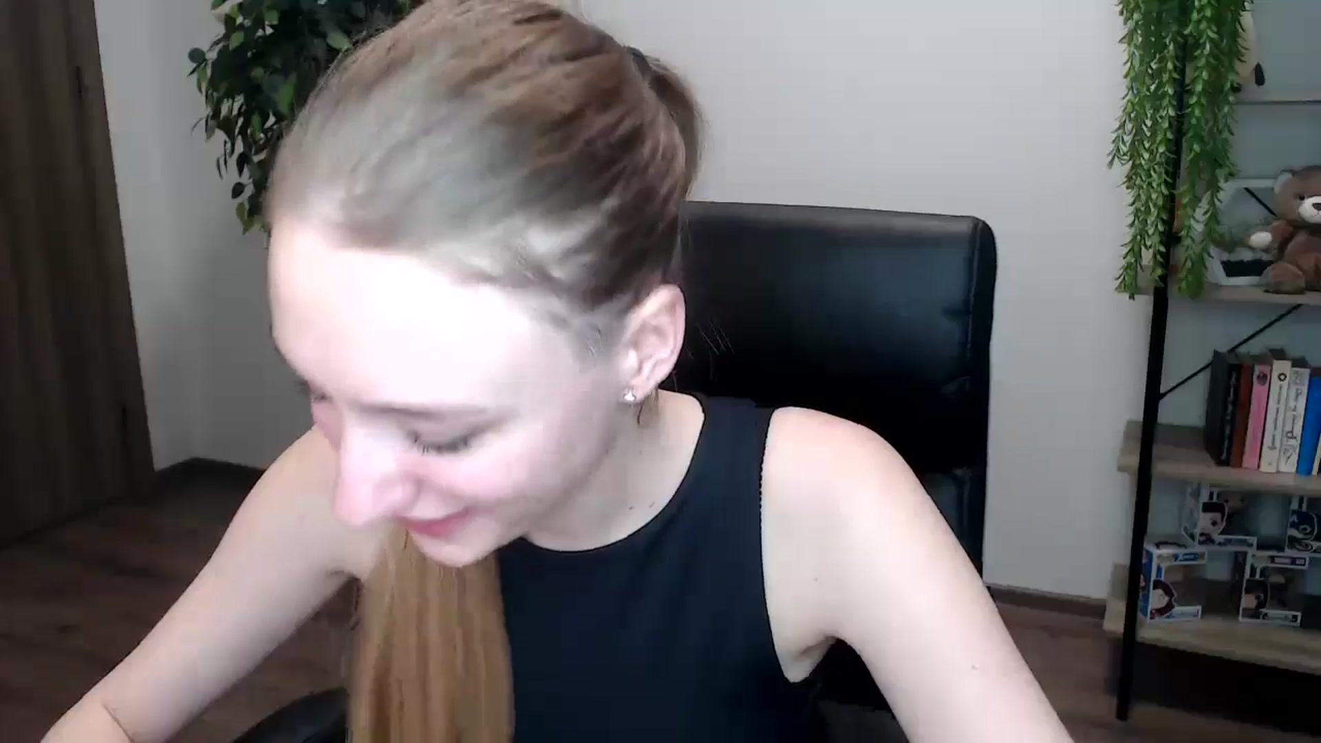 Gallery image thumbnail from HaleyVixen's myfreecams stream on, 11/16/2024, 13:49 image 6 of 20