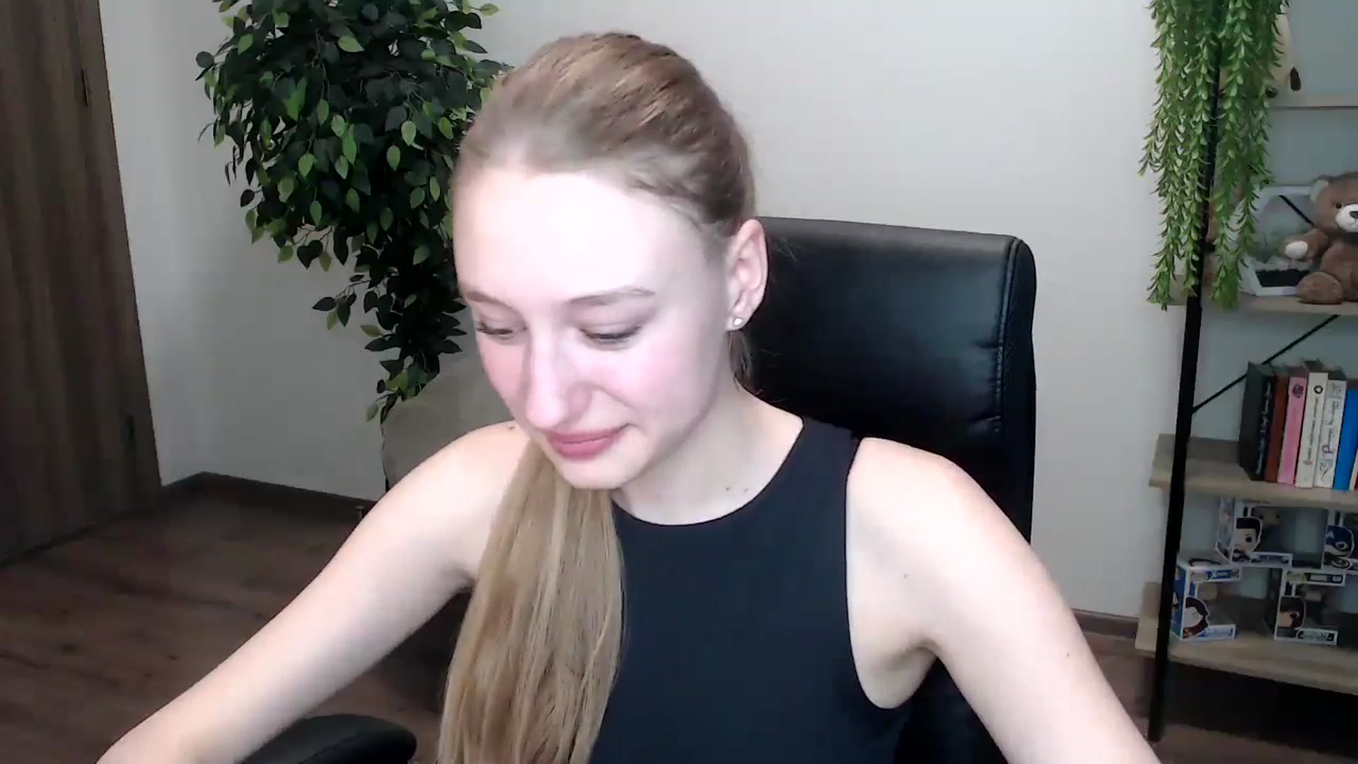 Gallery image thumbnail from HaleyVixen's myfreecams stream on, 11/16/2024, 13:49 image 14 of 20