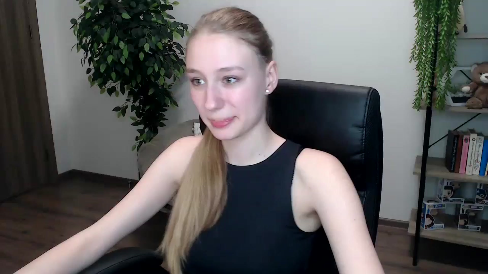 Gallery image thumbnail from HaleyVixen's myfreecams stream on, 11/16/2024, 13:49 image 1 of 20