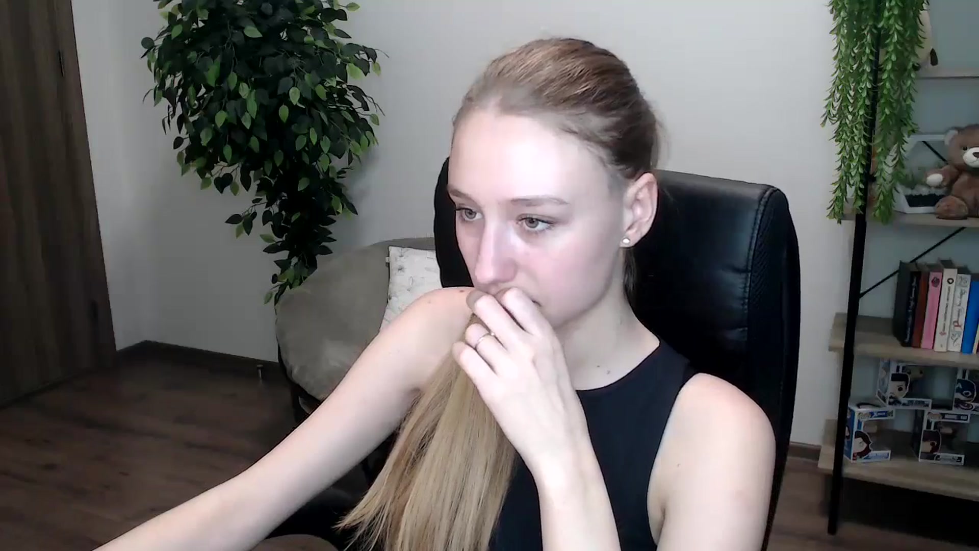 Gallery image thumbnail from HaleyVixen's myfreecams stream on, 11/16/2024, 13:49 image 9 of 20