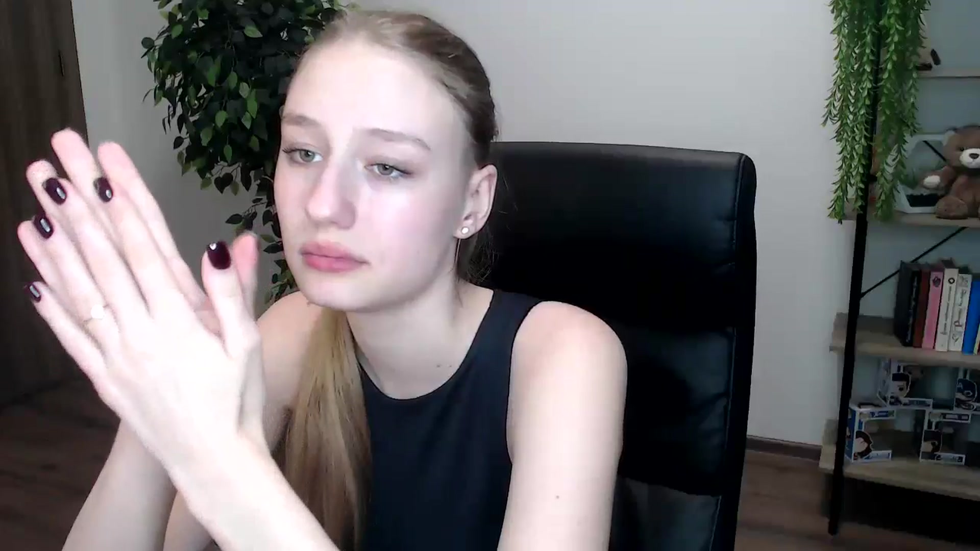 Gallery image thumbnail from HaleyVixen's myfreecams stream on, 11/16/2024, 14:05 image 4 of 20