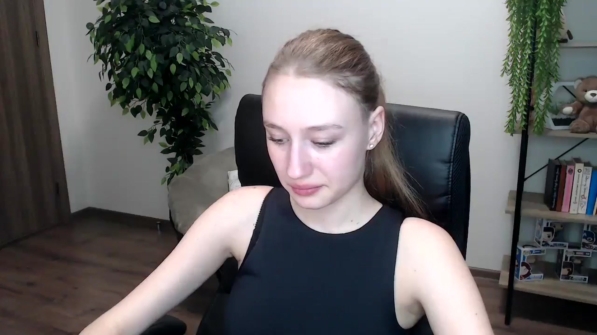 Gallery image thumbnail from HaleyVixen's myfreecams stream on, 11/16/2024, 14:05 image 14 of 20