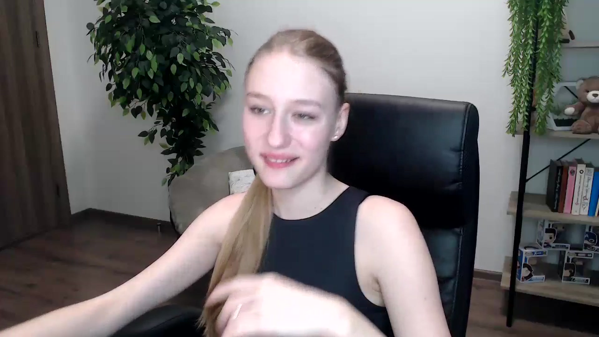 Gallery image thumbnail from HaleyVixen's myfreecams stream on, 11/16/2024, 14:05 image 2 of 20
