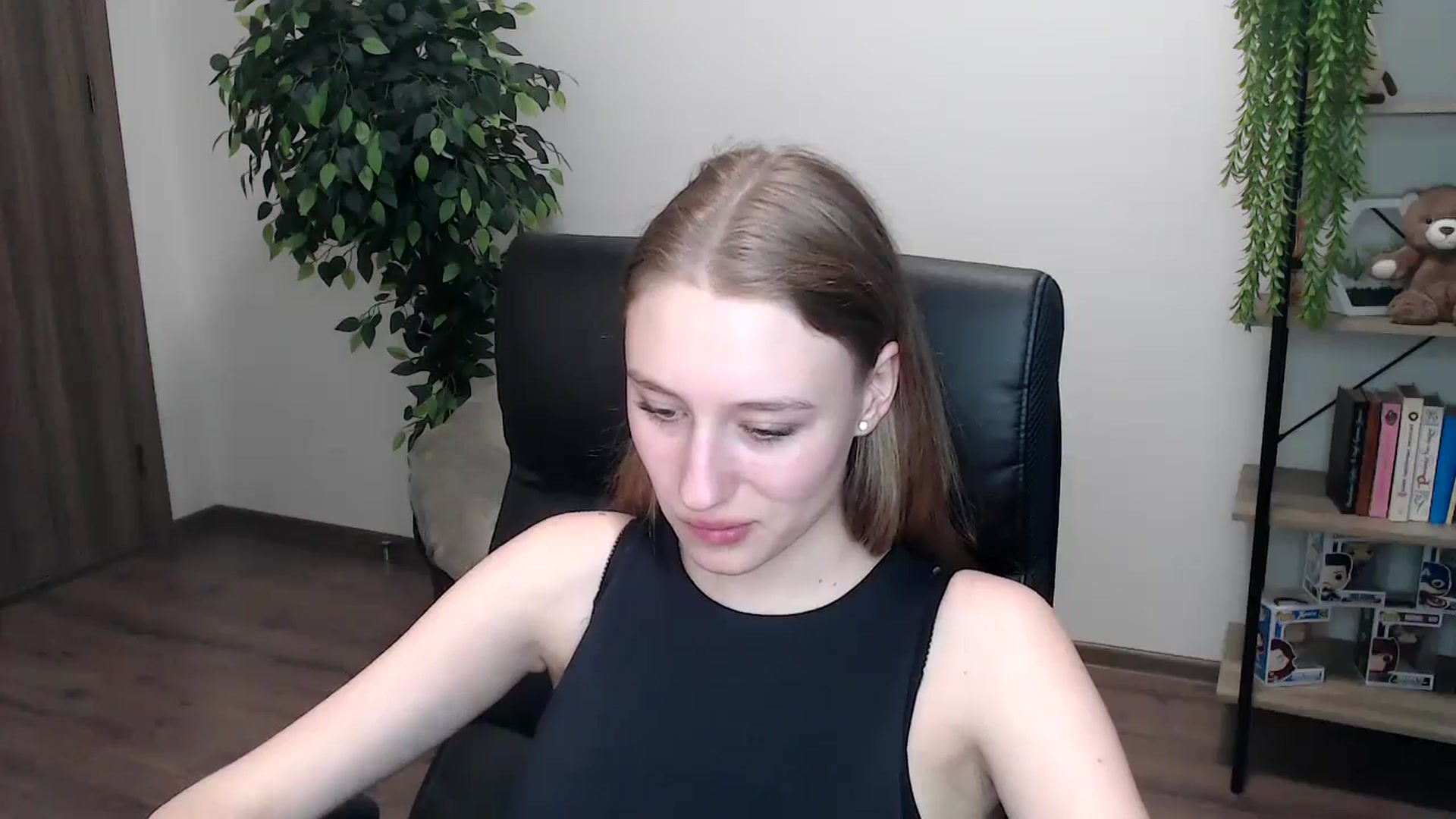 Gallery image thumbnail from HaleyVixen's myfreecams stream on, 11/16/2024, 14:49 image 19 of 20