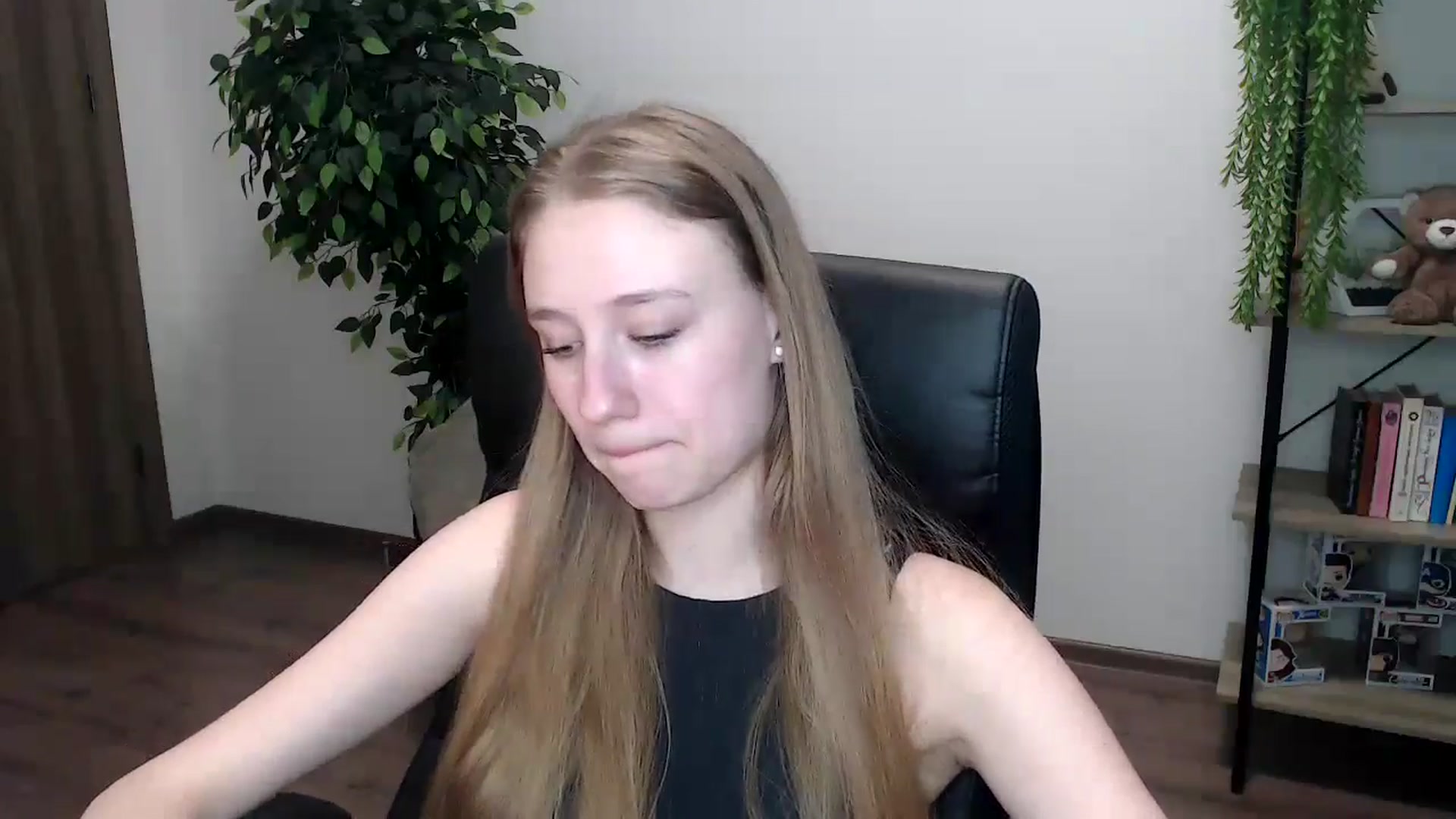 Gallery image thumbnail from HaleyVixen's myfreecams stream on, 11/16/2024, 14:49 image 10 of 20
