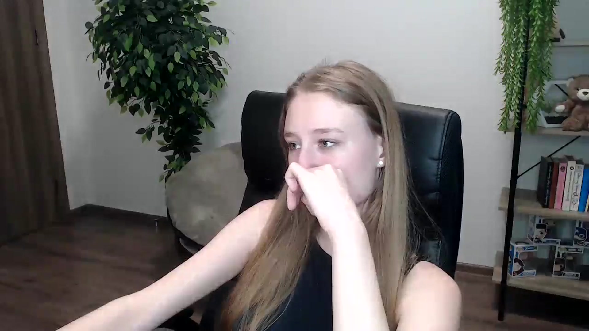 Gallery image thumbnail from HaleyVixen's myfreecams stream on, 11/16/2024, 14:49 image 6 of 20