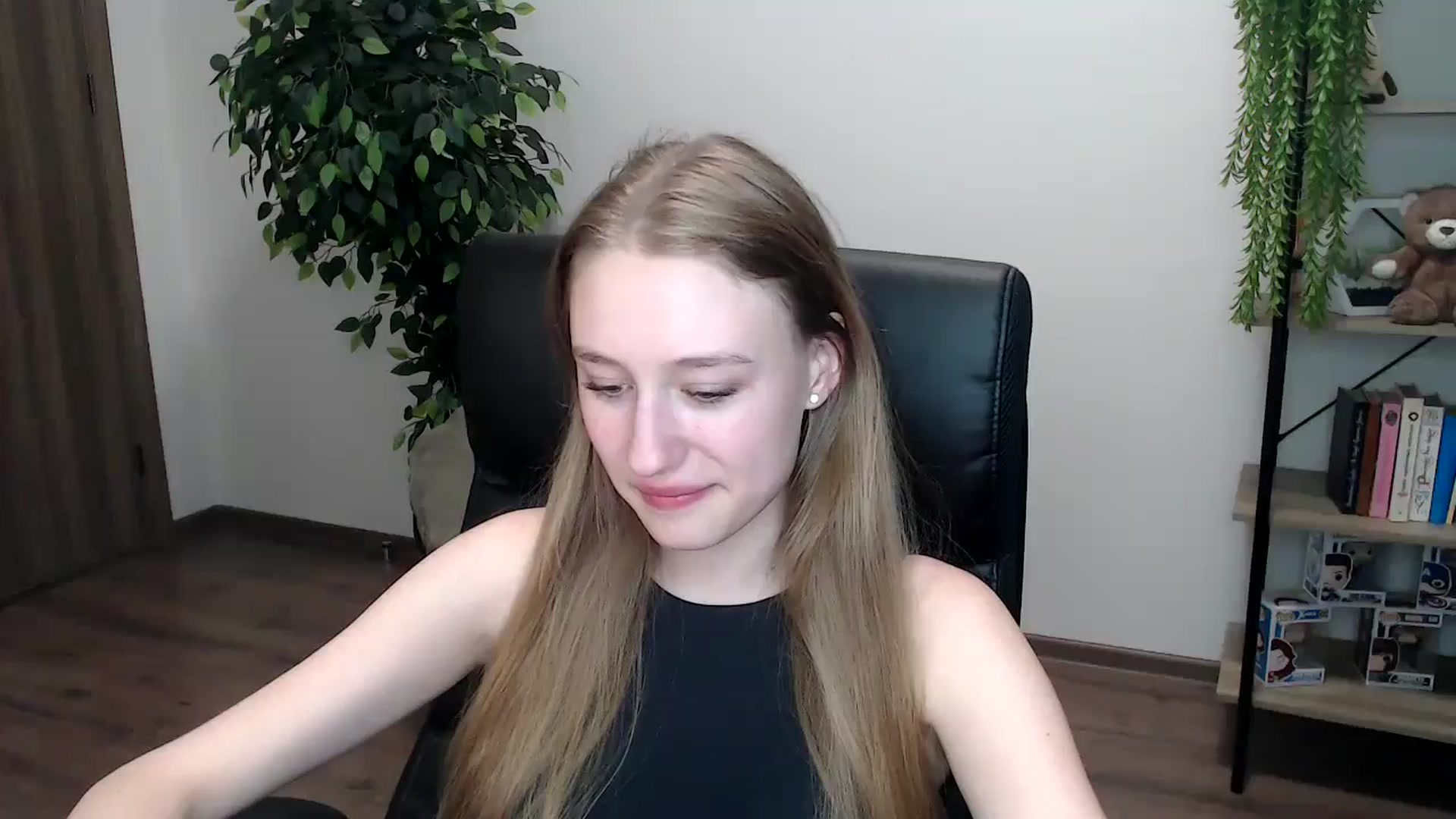 Gallery image thumbnail from HaleyVixen's myfreecams stream on, 11/16/2024, 14:49 image 1 of 20