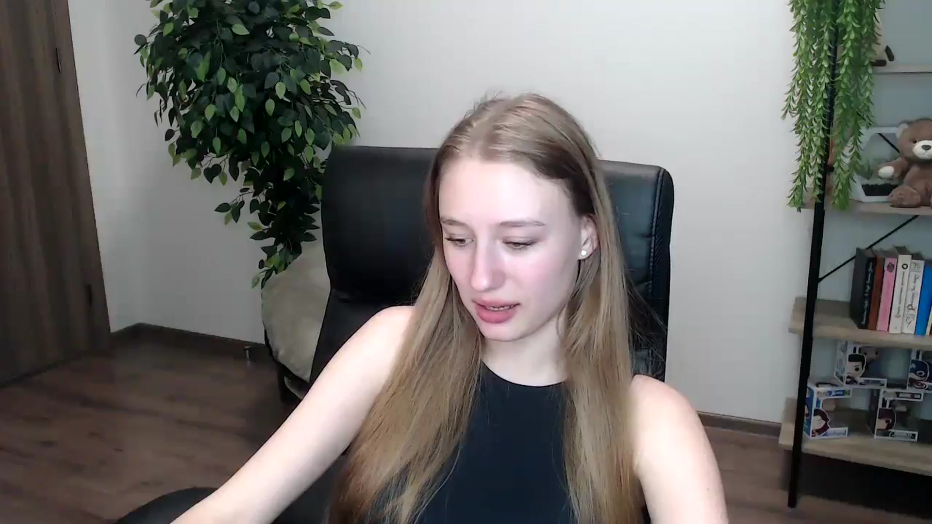 Gallery image thumbnail from HaleyVixen's myfreecams stream on, 11/16/2024, 14:49 image 5 of 20