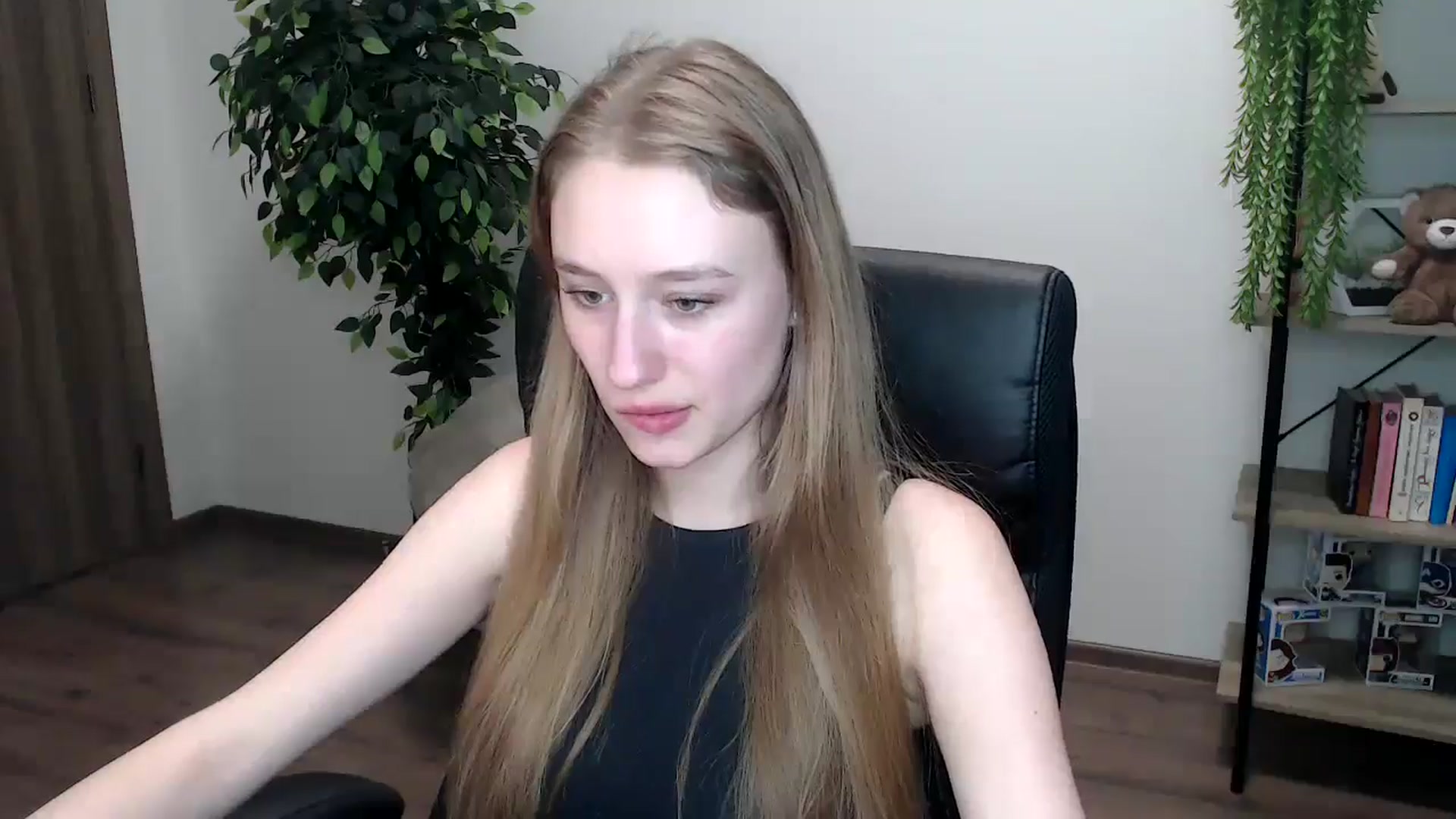 Gallery image thumbnail from HaleyVixen's myfreecams stream on, 11/16/2024, 14:49 image 13 of 20