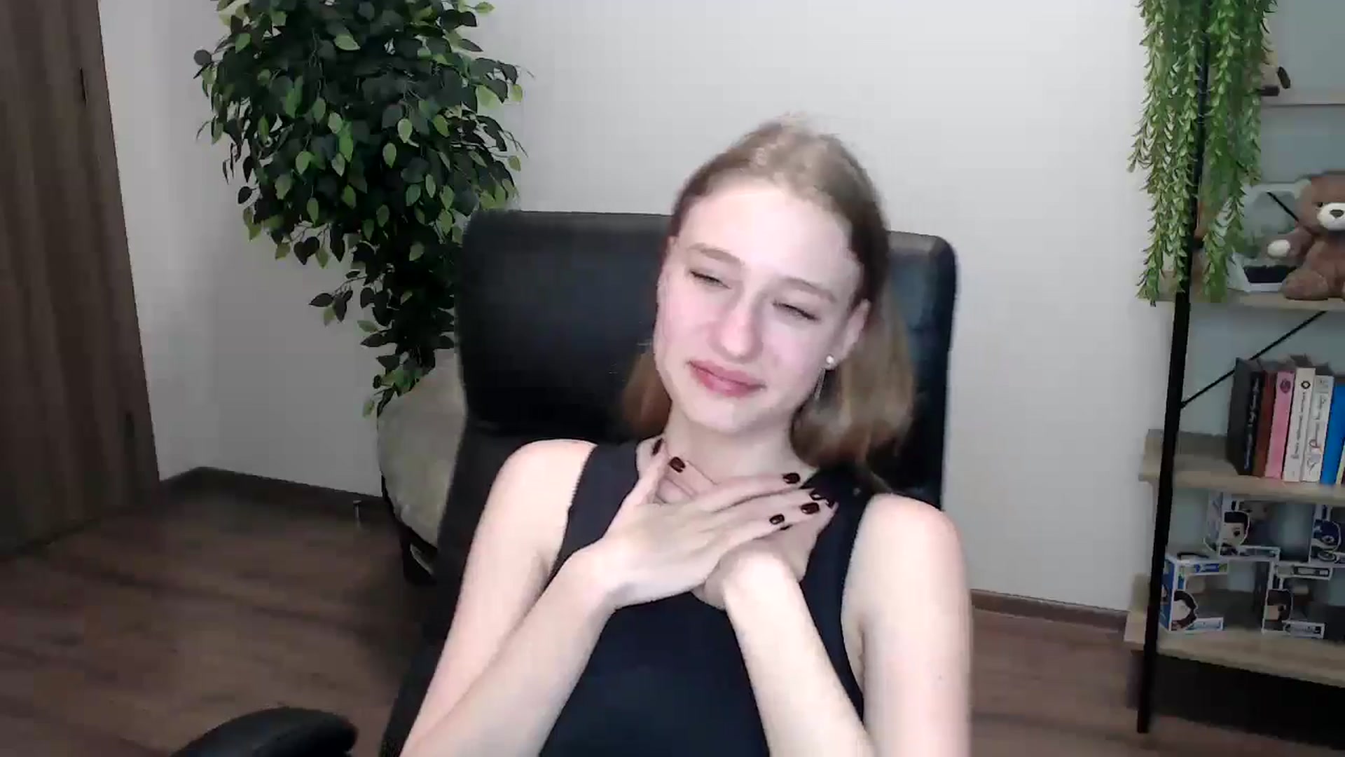 Gallery image thumbnail from HaleyVixen's myfreecams stream on, 11/16/2024, 14:49 image 17 of 20