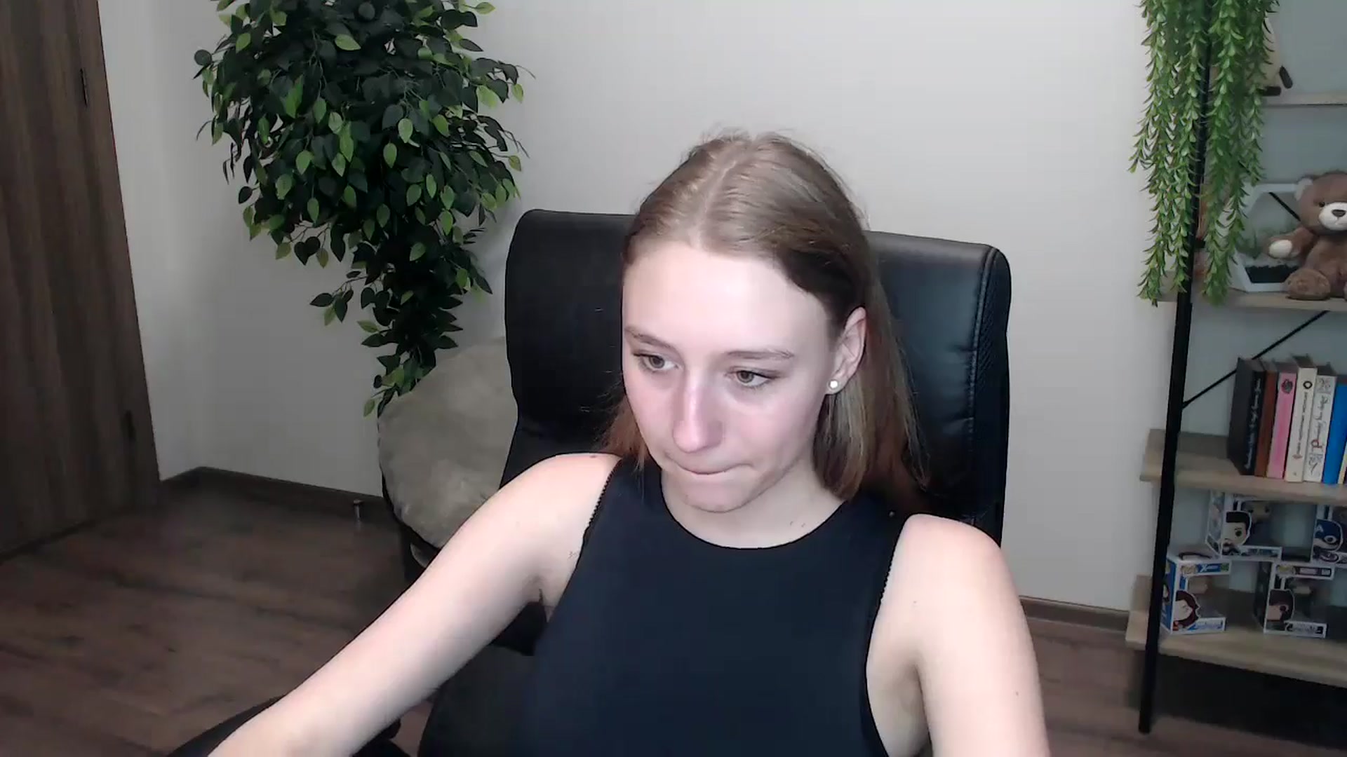 Gallery image thumbnail from HaleyVixen's myfreecams stream on, 11/16/2024, 14:49 image 18 of 20