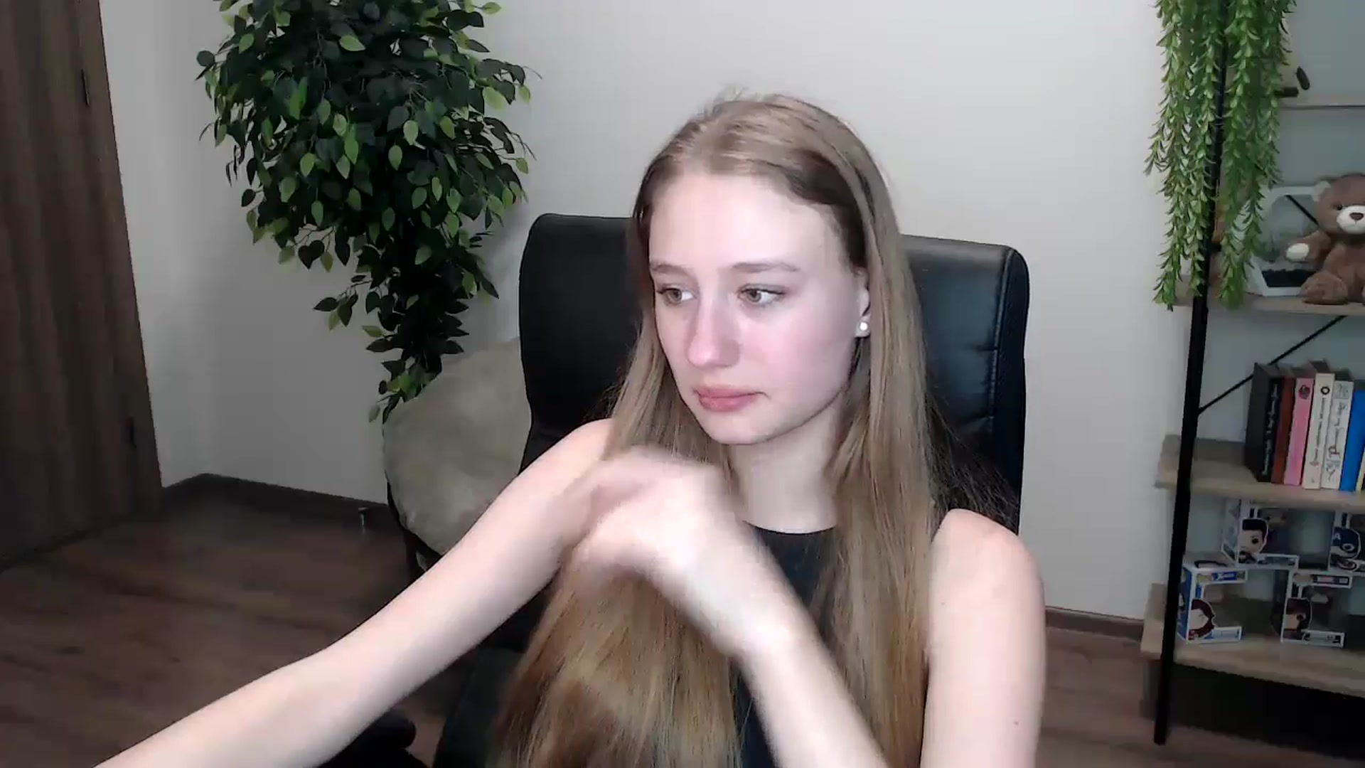 Gallery image thumbnail from HaleyVixen's myfreecams stream on, 11/16/2024, 14:49 image 8 of 20