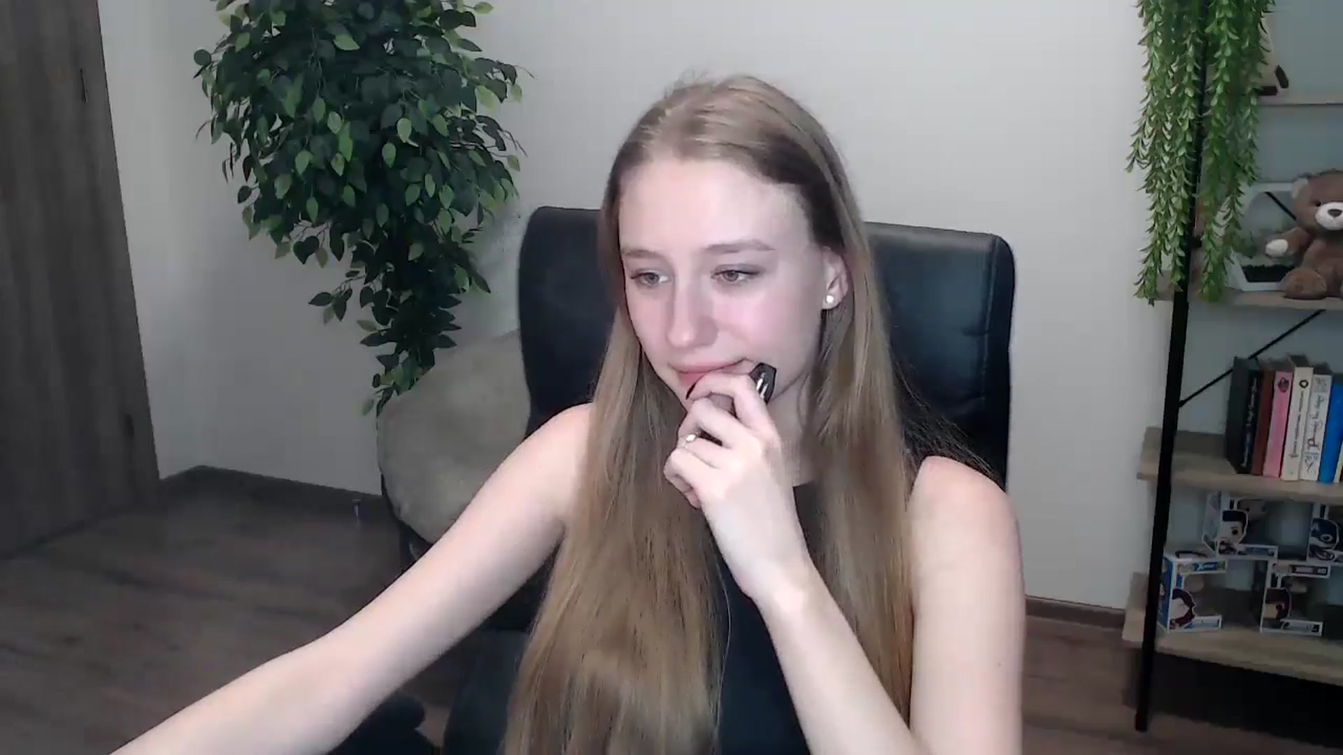 Gallery image thumbnail from HaleyVixen's myfreecams stream on, 11/16/2024, 14:49 image 7 of 20