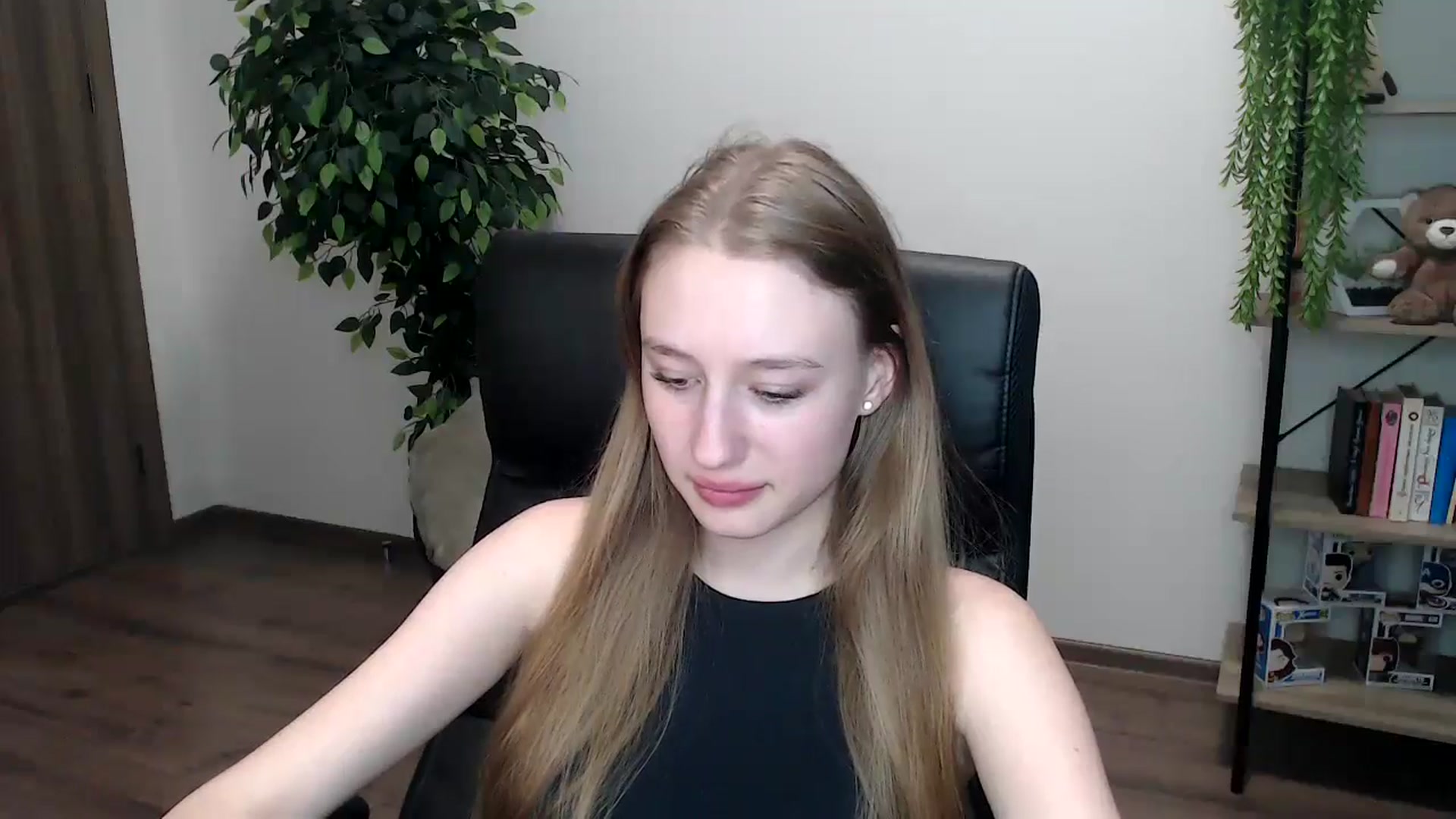 Gallery image thumbnail from HaleyVixen's myfreecams stream on, 11/16/2024, 14:49 image 2 of 20