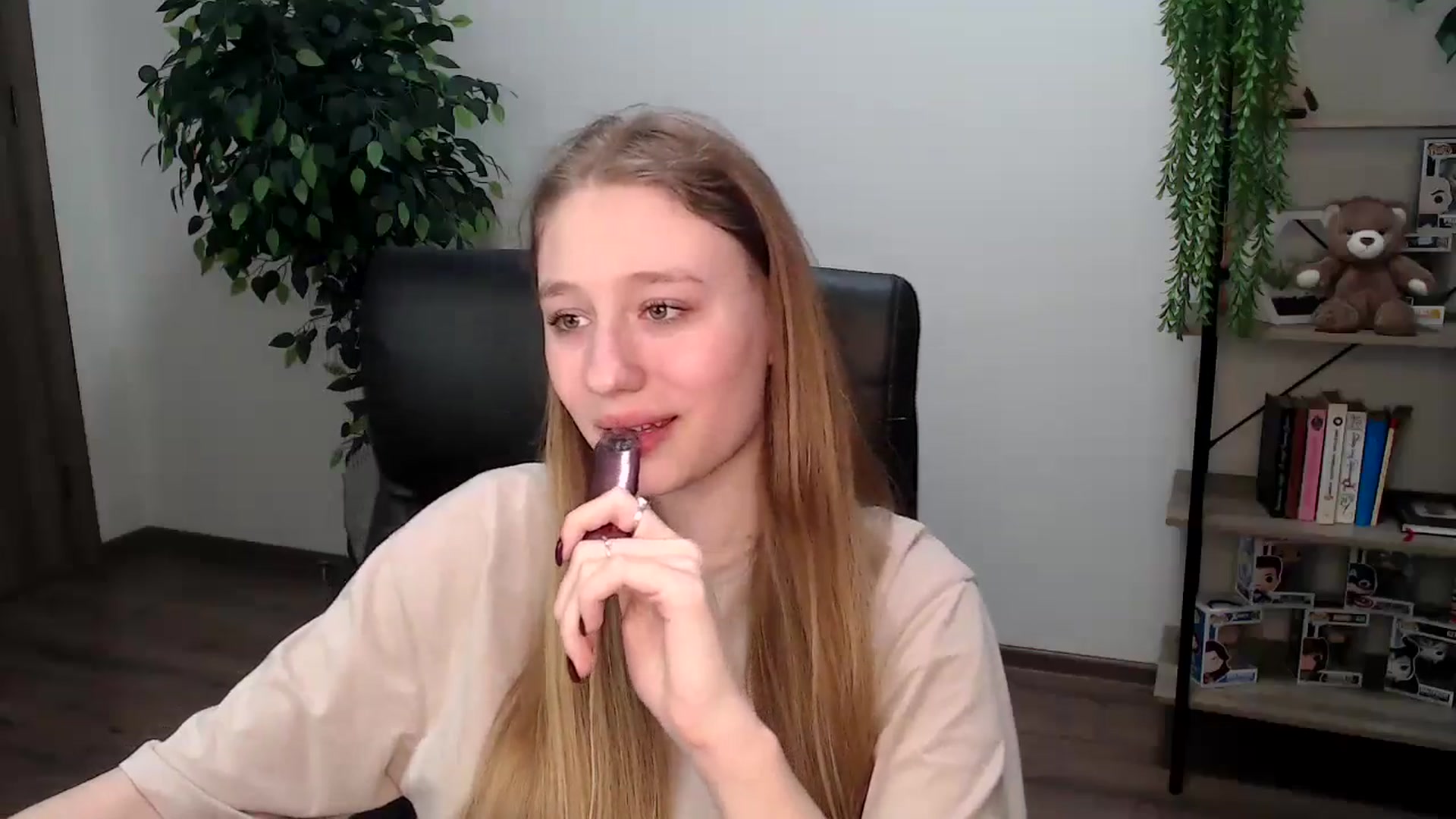 Gallery image thumbnail from HaleyVixen's myfreecams stream on, 11/17/2024, 11:56 image 15 of 20