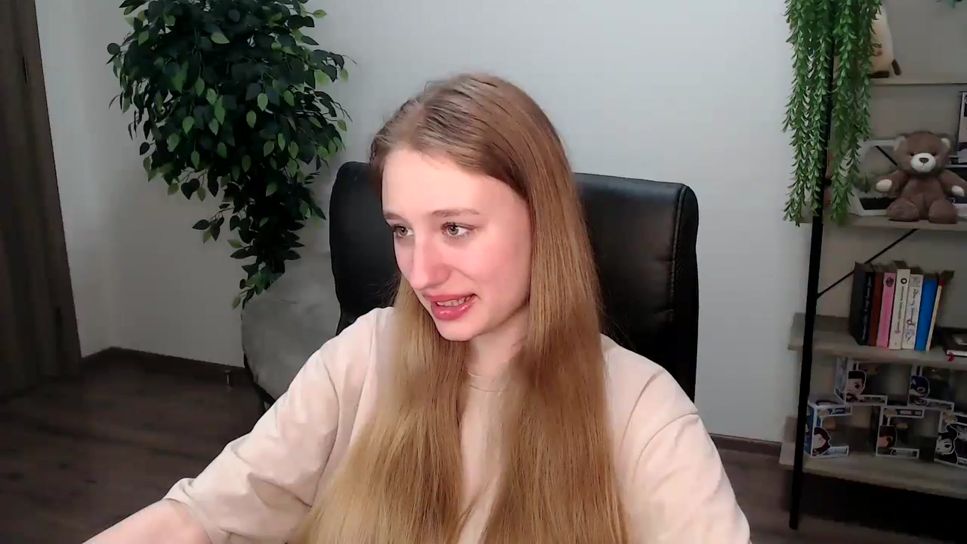 Gallery image thumbnail from HaleyVixen's myfreecams stream on, 11/17/2024, 13:56 image 8 of 20