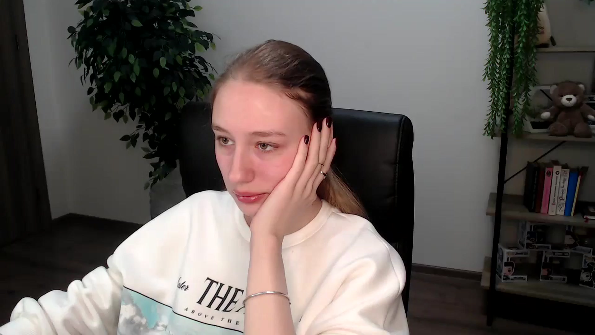 Gallery image thumbnail from HaleyVixen's myfreecams stream on, 11/18/2024, 10:42 image 13 of 20