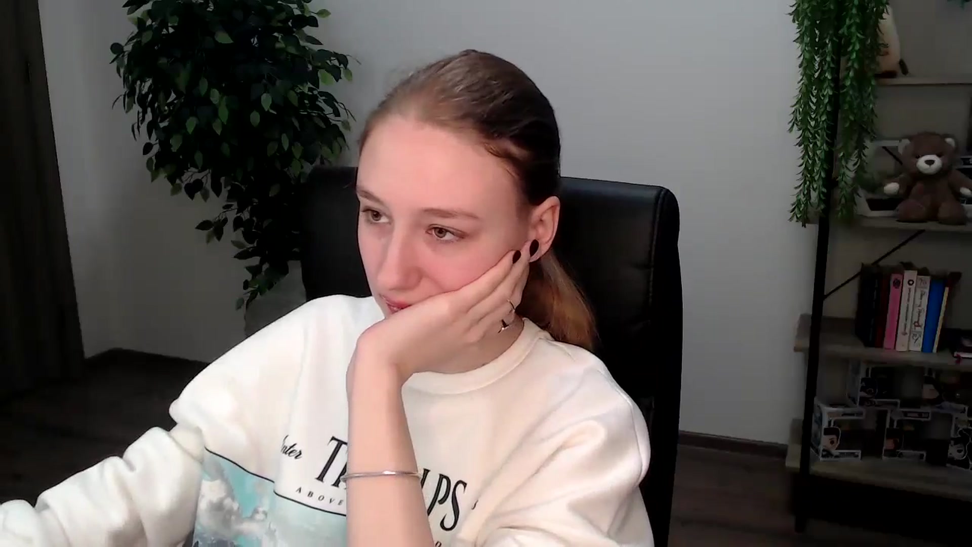 Gallery image thumbnail from HaleyVixen's myfreecams stream on, 11/18/2024, 10:42 image 3 of 20