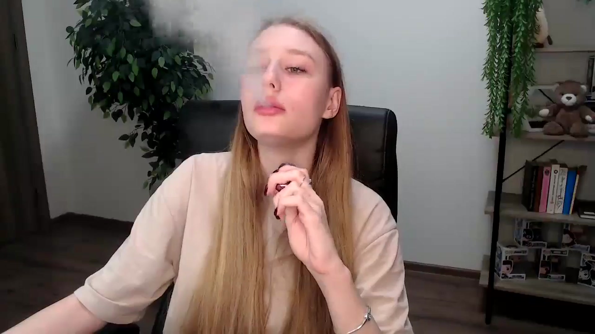 Gallery image thumbnail from HaleyVixen's myfreecams stream on, 11/18/2024, 13:27 image 17 of 20