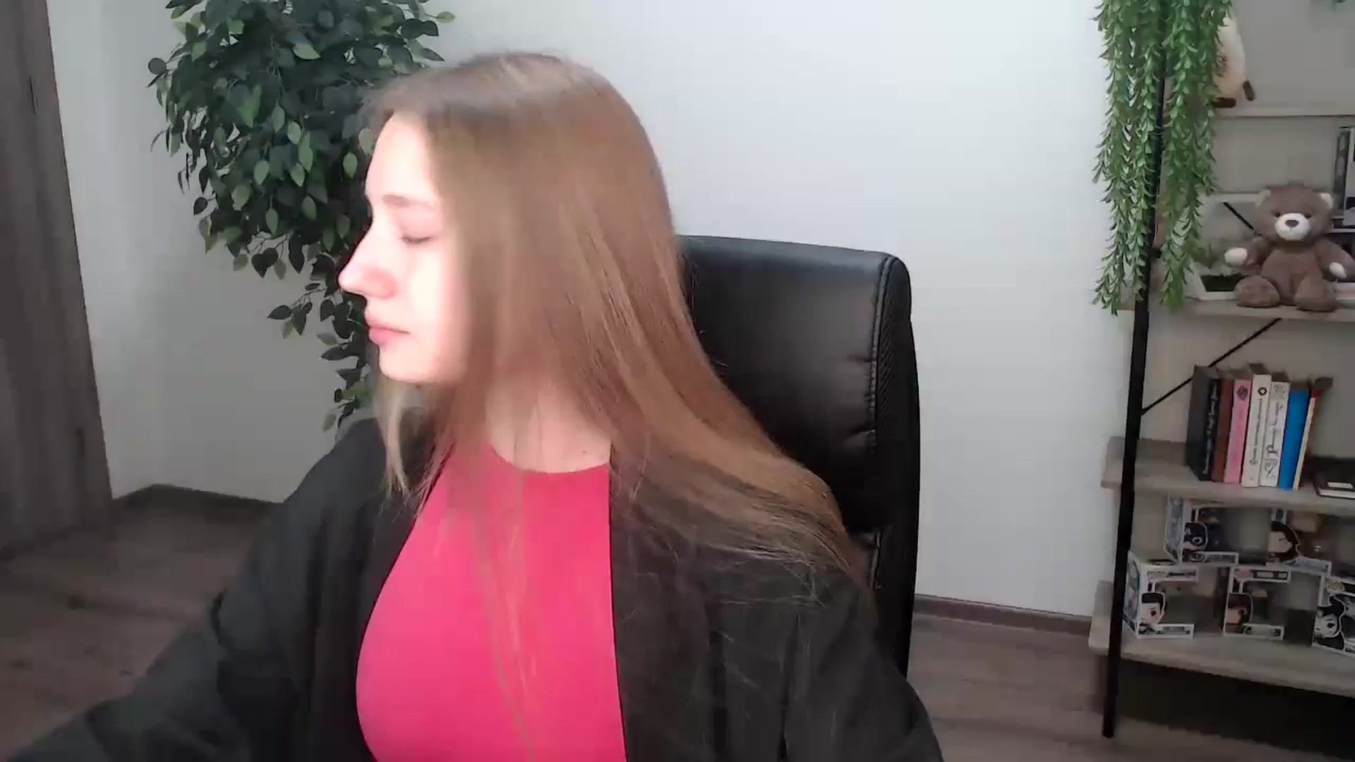 Gallery image thumbnail from HaleyVixen's myfreecams stream on, 11/19/2024, 09:19 image 1 of 20