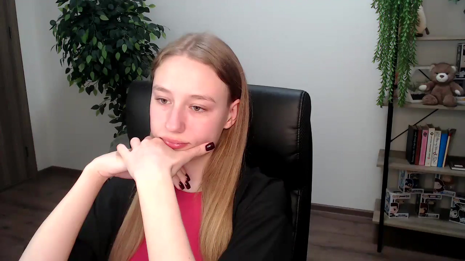 Gallery image thumbnail from HaleyVixen's myfreecams stream on, 11/19/2024, 11:37 image 2 of 20