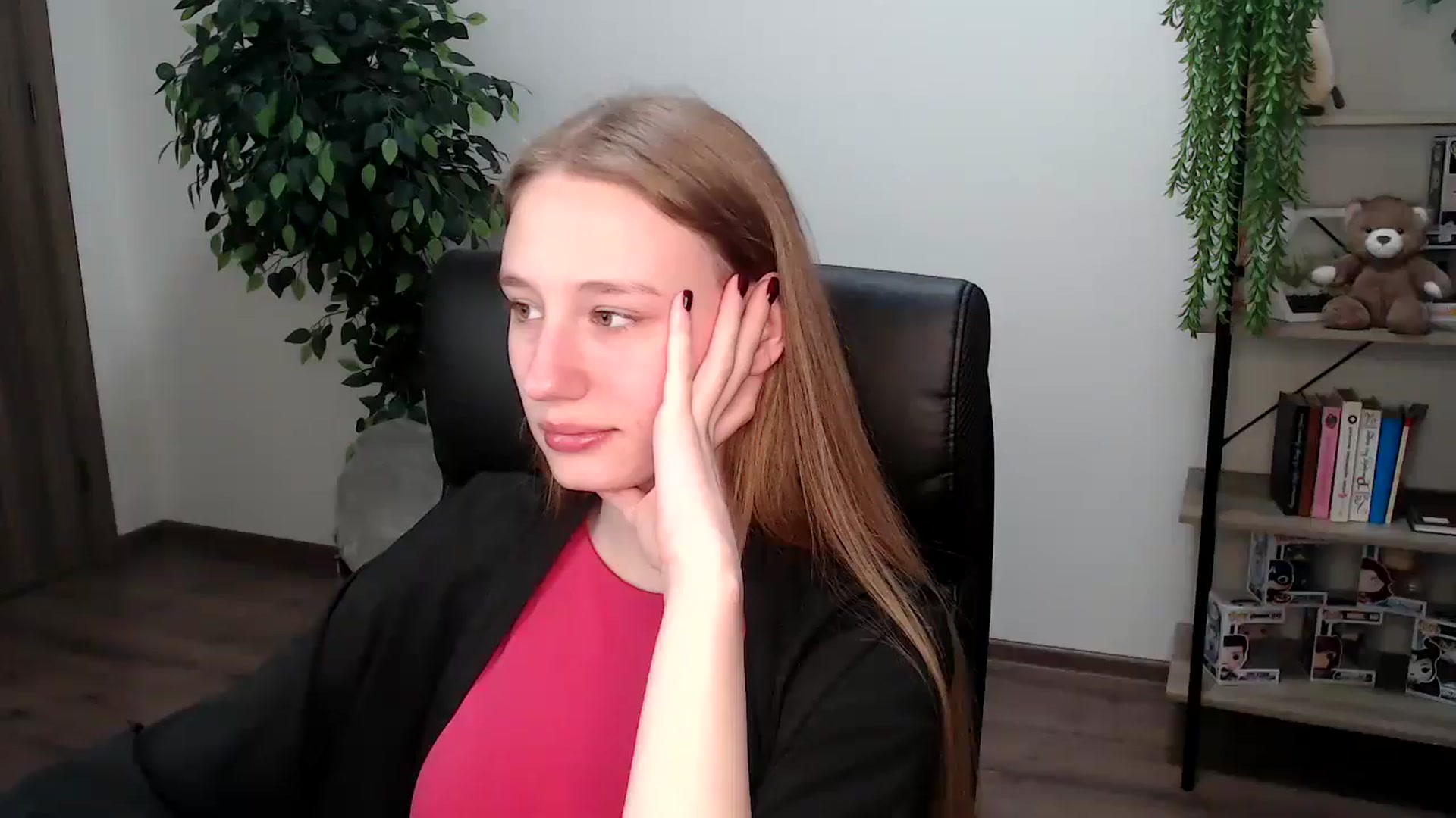 Gallery image thumbnail from HaleyVixen's myfreecams stream on, 11/19/2024, 11:37 image 1 of 20