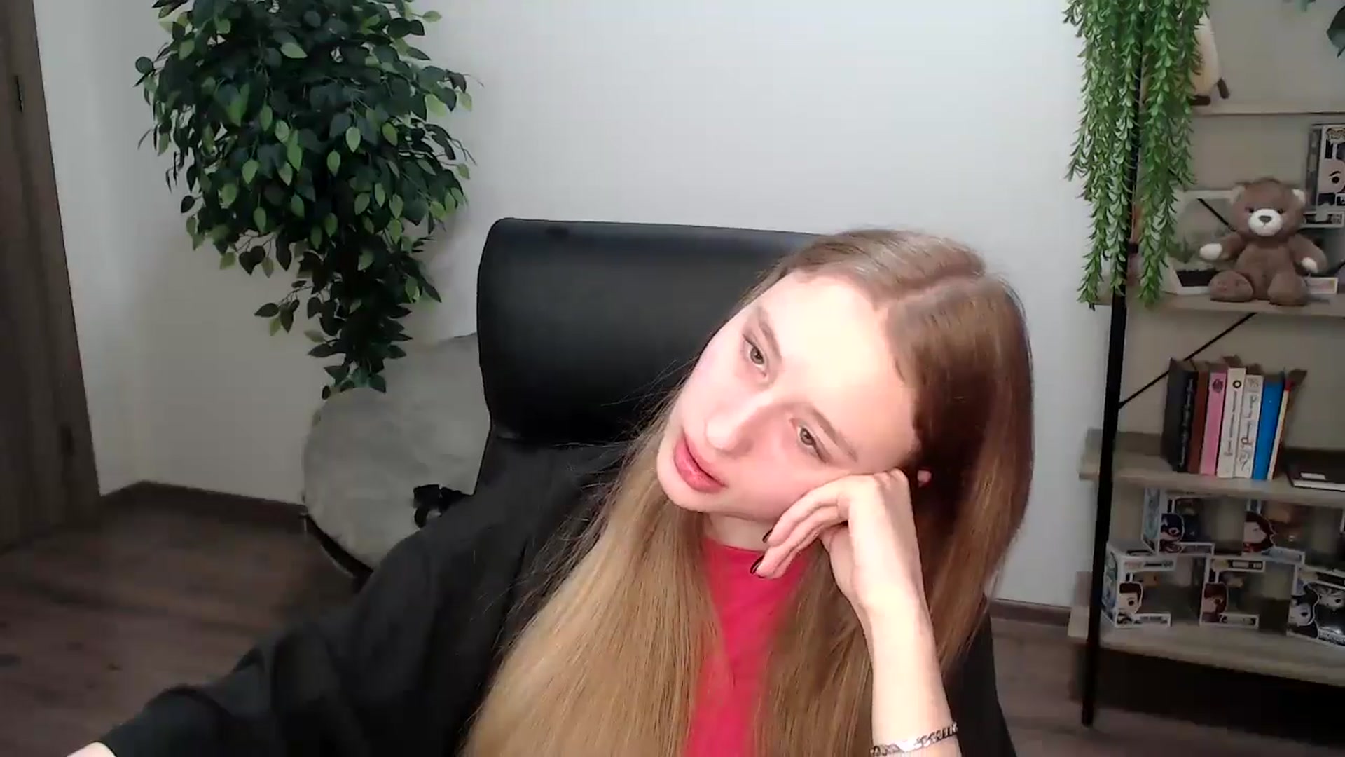 Gallery image thumbnail from HaleyVixen's myfreecams stream on, 11/19/2024, 14:54 image 20 of 20