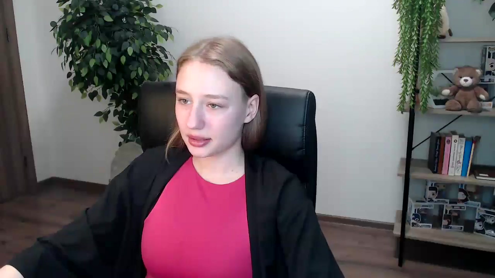 Gallery image thumbnail from HaleyVixen's myfreecams stream on, 11/20/2024, 10:42 image 15 of 20