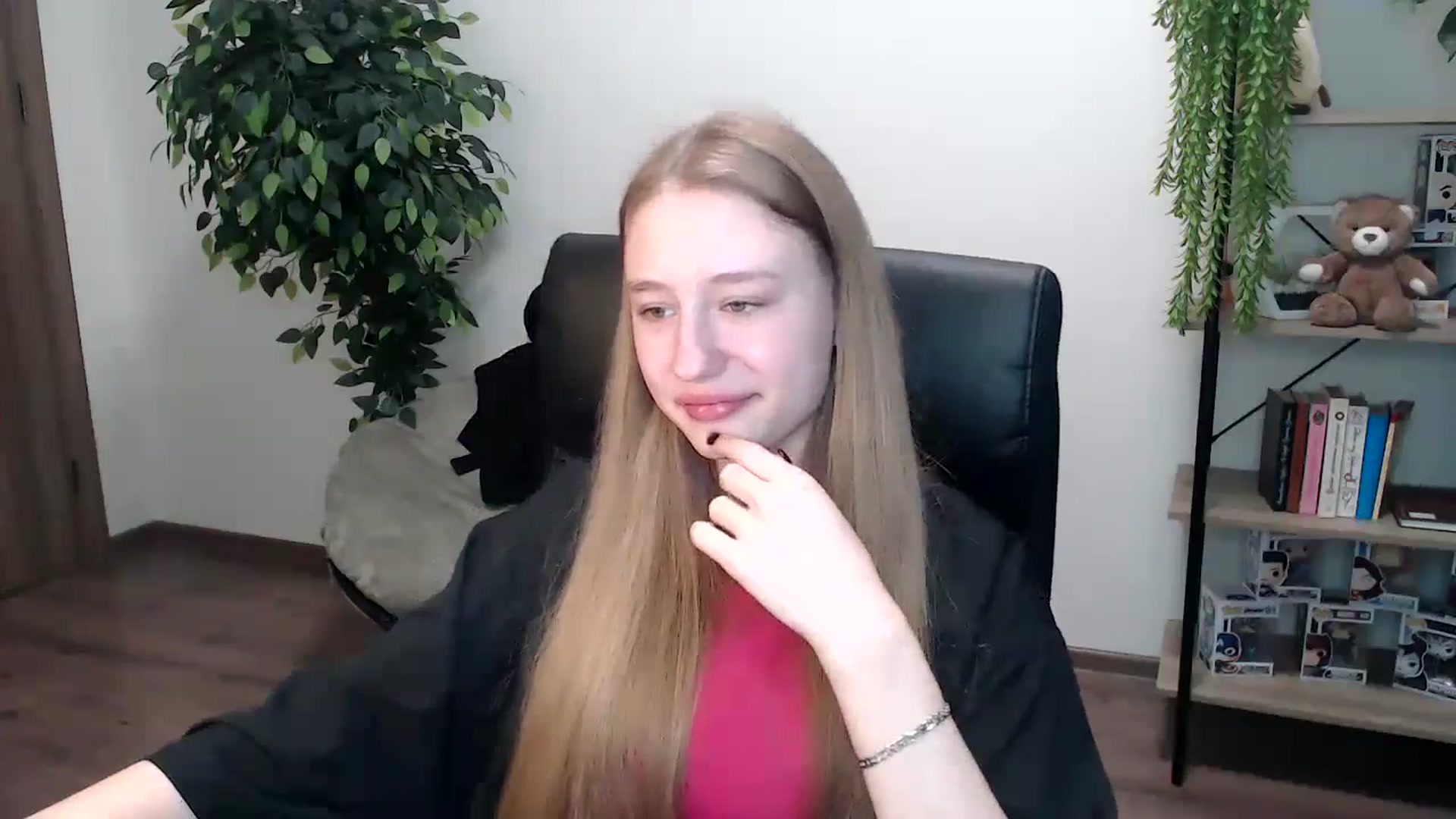Gallery image thumbnail from HaleyVixen's myfreecams stream on, 11/20/2024, 13:04 image 9 of 20