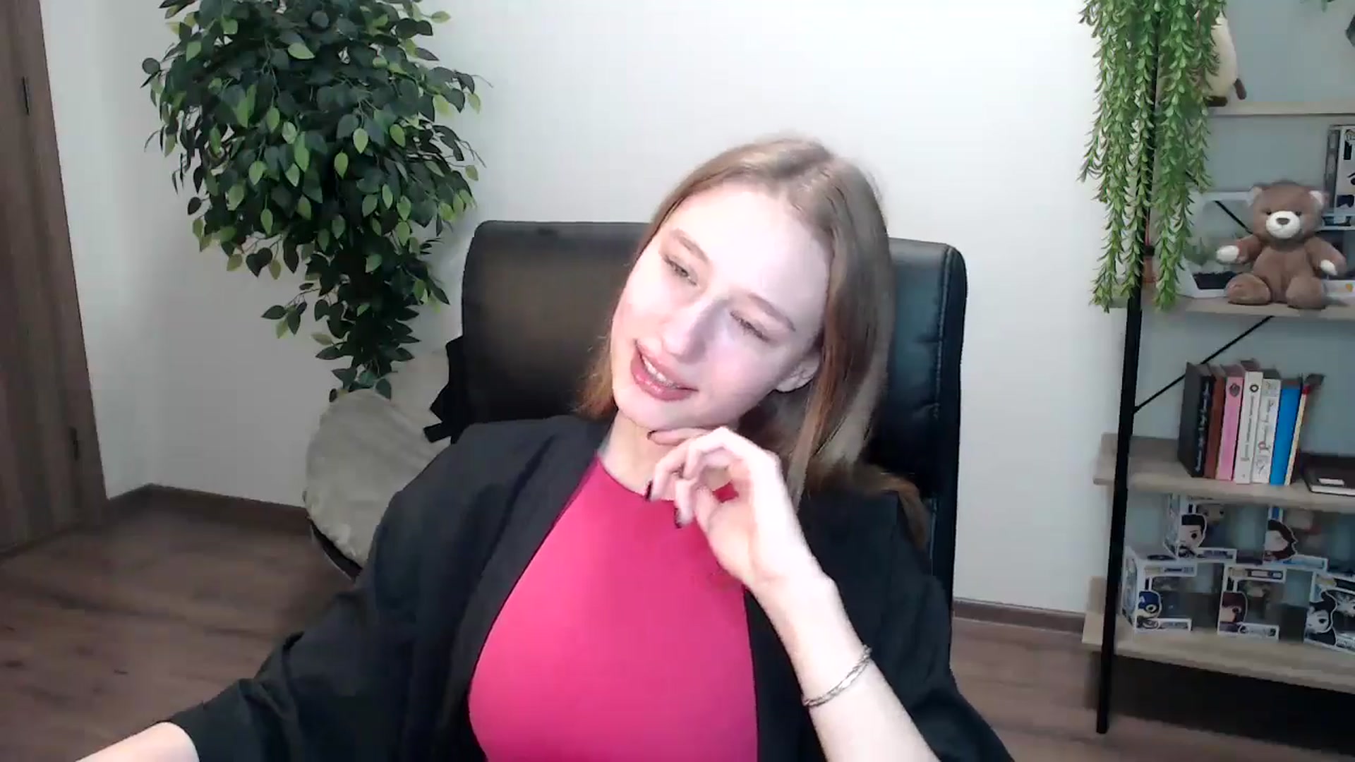Gallery image thumbnail from HaleyVixen's myfreecams stream on, 11/20/2024, 13:04 image 10 of 20