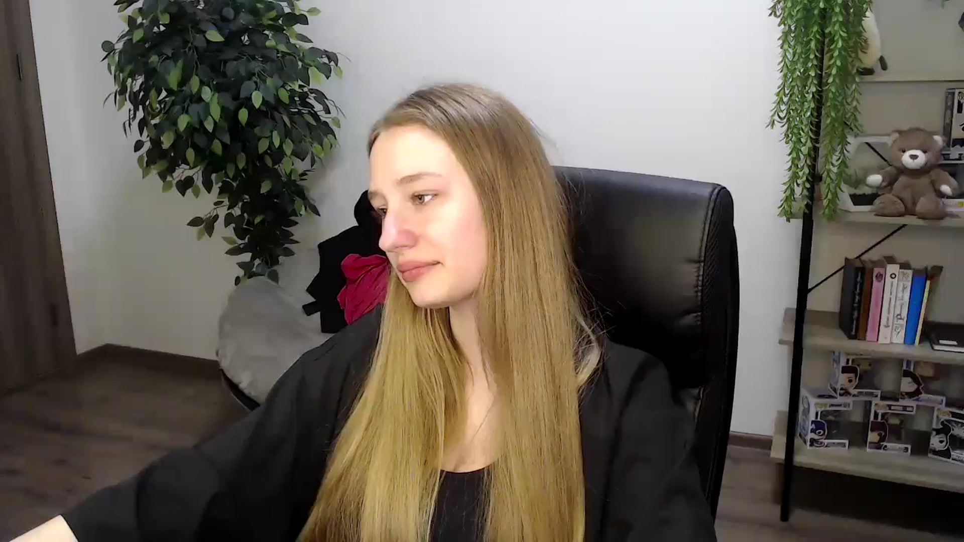 Gallery image thumbnail from HaleyVixen's myfreecams stream on, 11/20/2024, 14:50 image 15 of 20