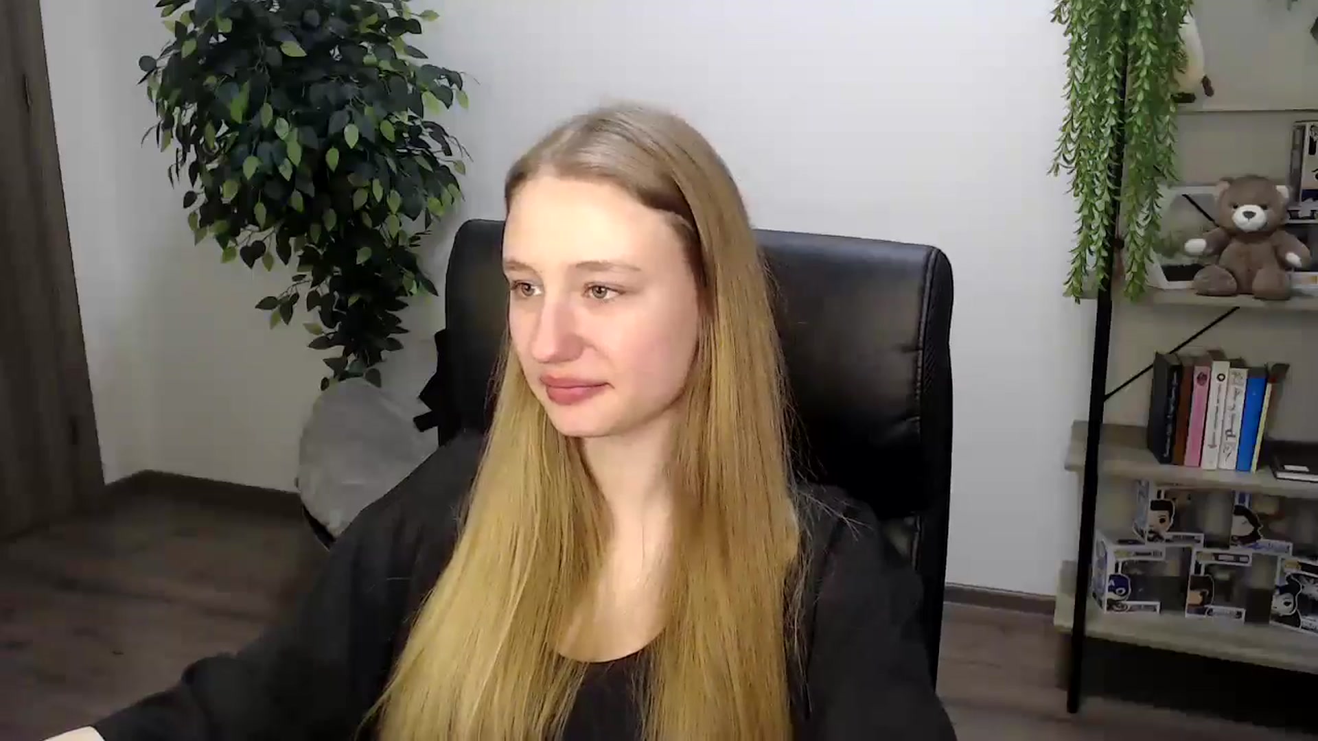 Gallery image thumbnail from HaleyVixen's myfreecams stream on, 11/20/2024, 14:50 image 17 of 20