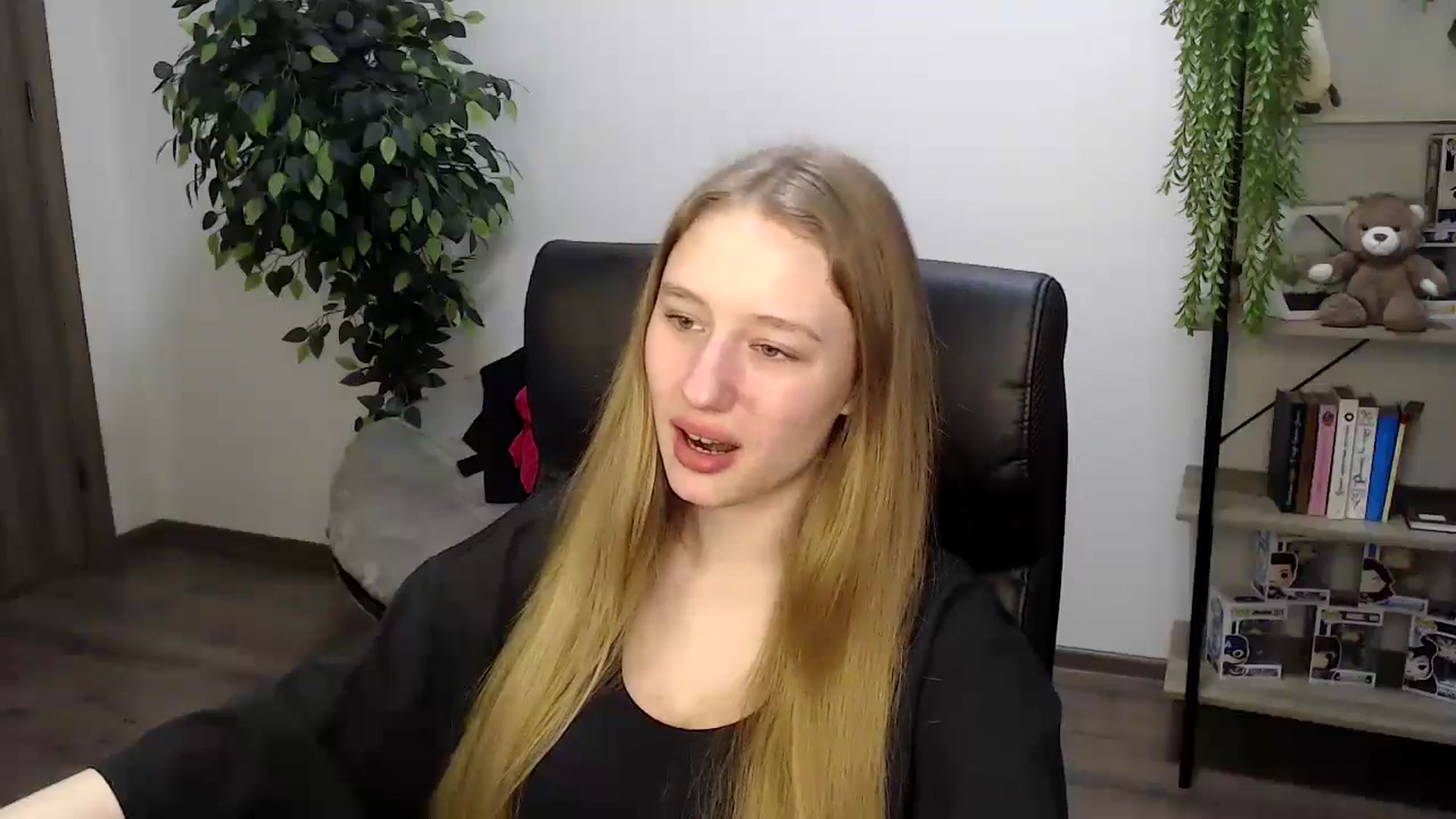 Gallery image thumbnail from HaleyVixen's myfreecams stream on, 11/20/2024, 14:50 image 5 of 20
