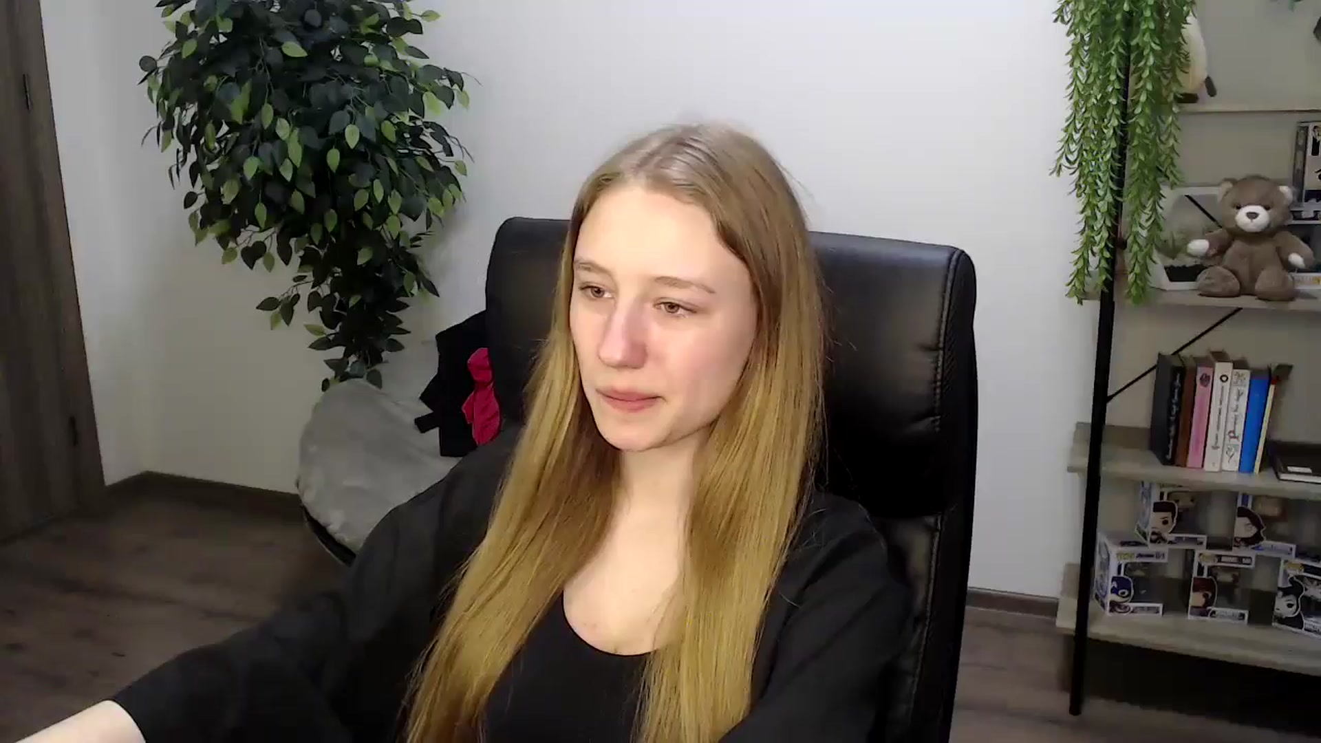 Gallery image thumbnail from HaleyVixen's myfreecams stream on, 11/20/2024, 14:50 image 1 of 20