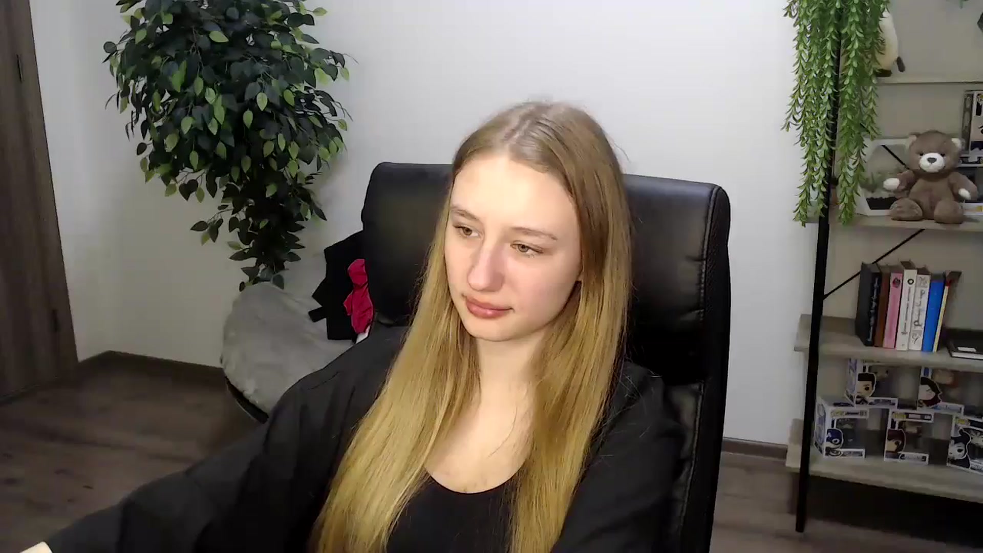 Gallery image thumbnail from HaleyVixen's myfreecams stream on, 11/20/2024, 14:50 image 14 of 20