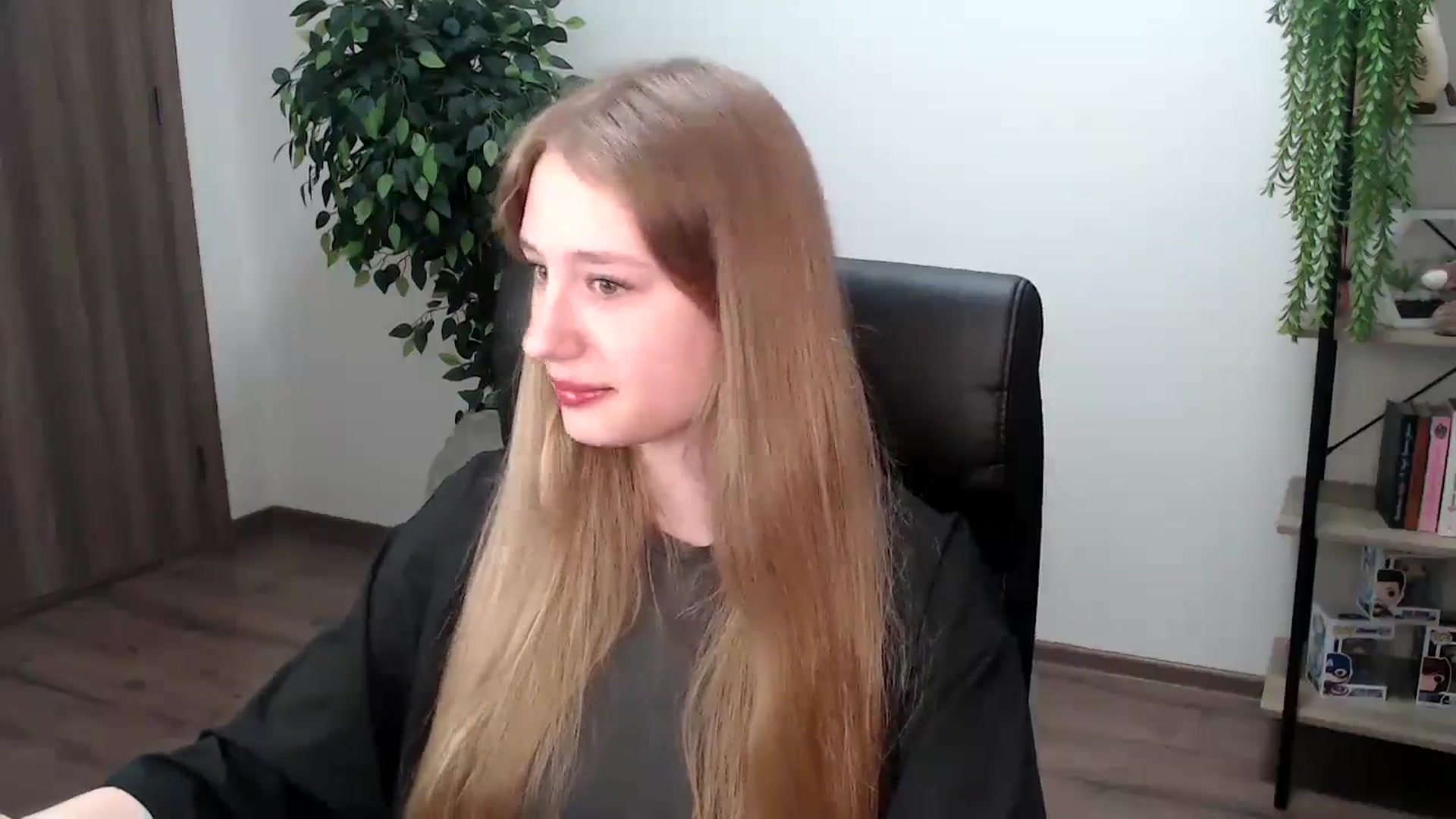 Gallery image thumbnail from HaleyVixen's myfreecams stream on, 11/23/2024, 09:19 image 6 of 20