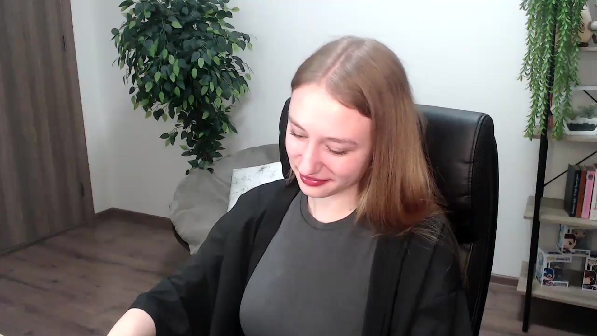 Gallery image thumbnail from HaleyVixen's myfreecams stream on, 11/23/2024, 10:13 image 16 of 20