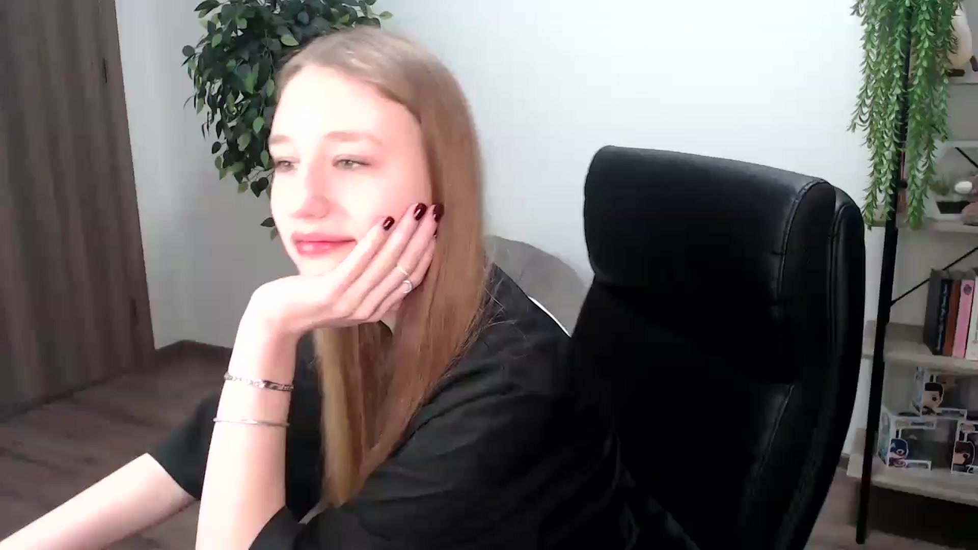 Gallery image thumbnail from HaleyVixen's myfreecams stream on, 11/23/2024, 10:13 image 1 of 20