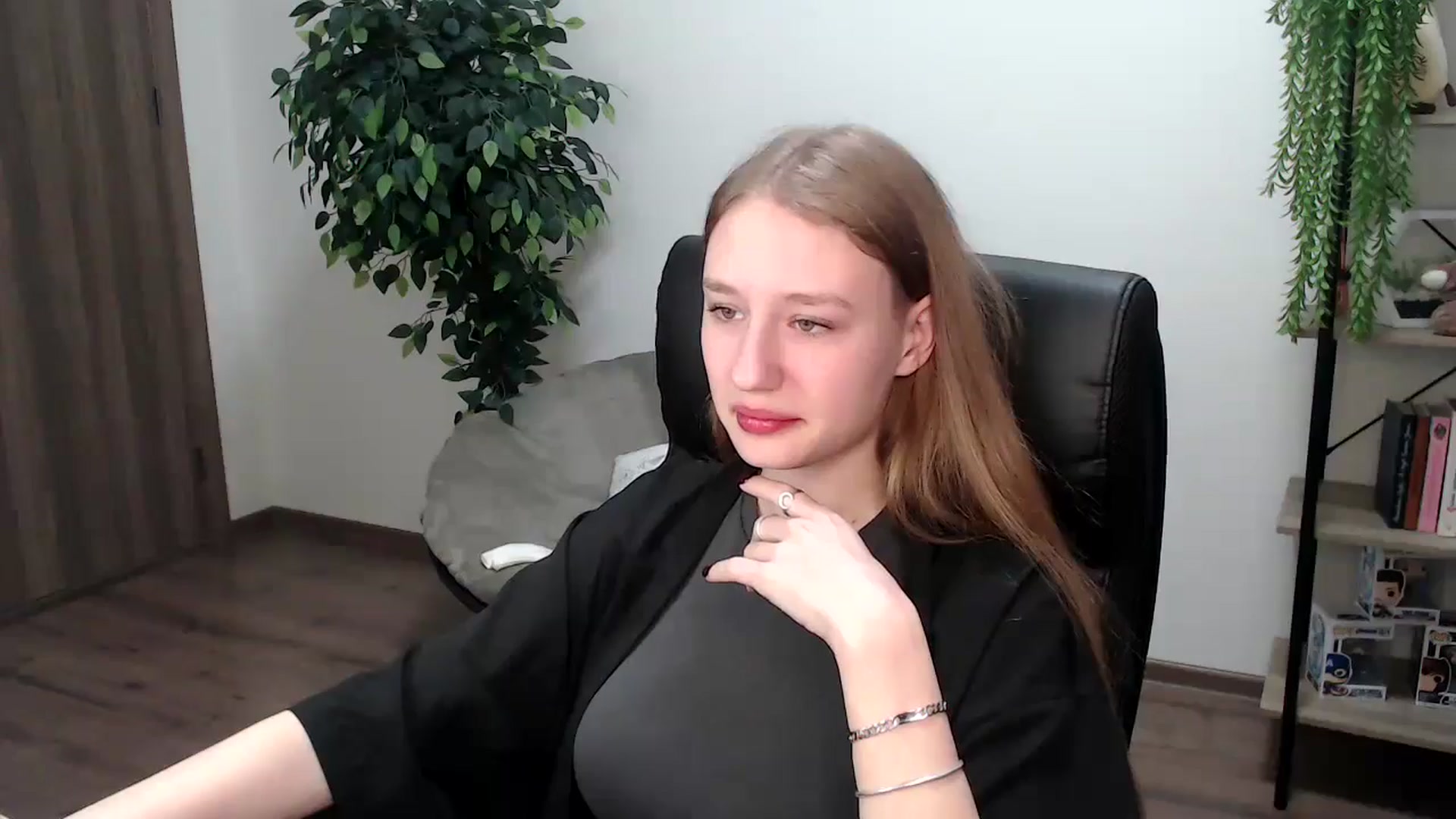 Gallery image thumbnail from HaleyVixen's myfreecams stream on, 11/23/2024, 10:13 image 4 of 20