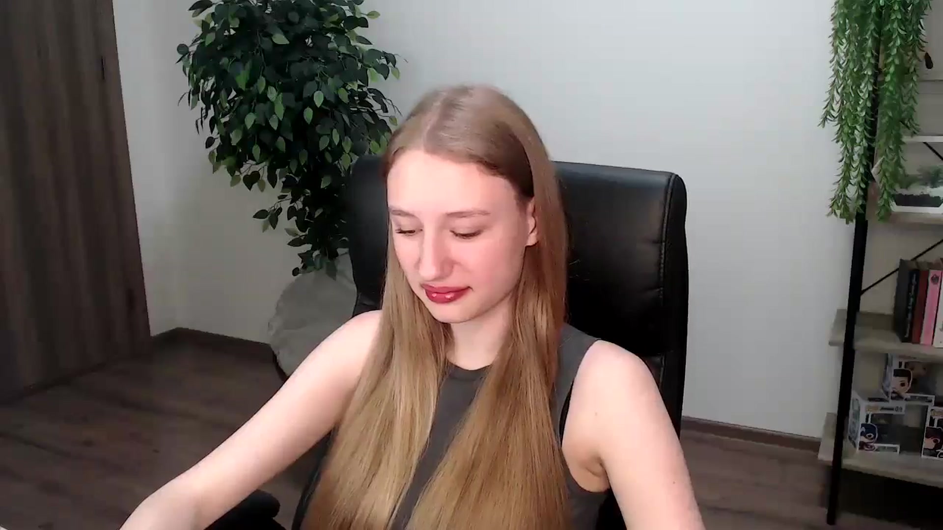 Gallery image thumbnail from HaleyVixen's myfreecams stream on, 11/23/2024, 13:04 image 17 of 20