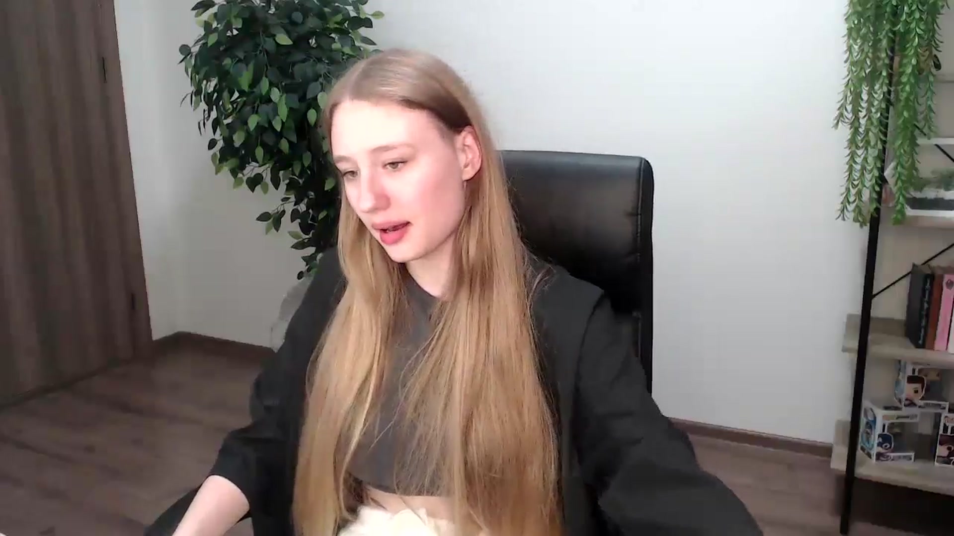 Gallery image thumbnail from HaleyVixen's myfreecams stream on, 11/23/2024, 14:16 image 15 of 20