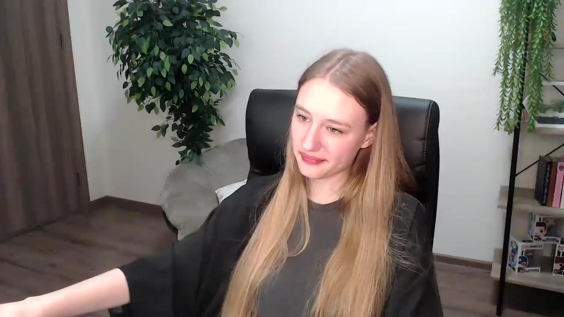 Gallery image thumbnail from HaleyVixen's myfreecams stream on, 11/23/2024, 14:16 image 7 of 20