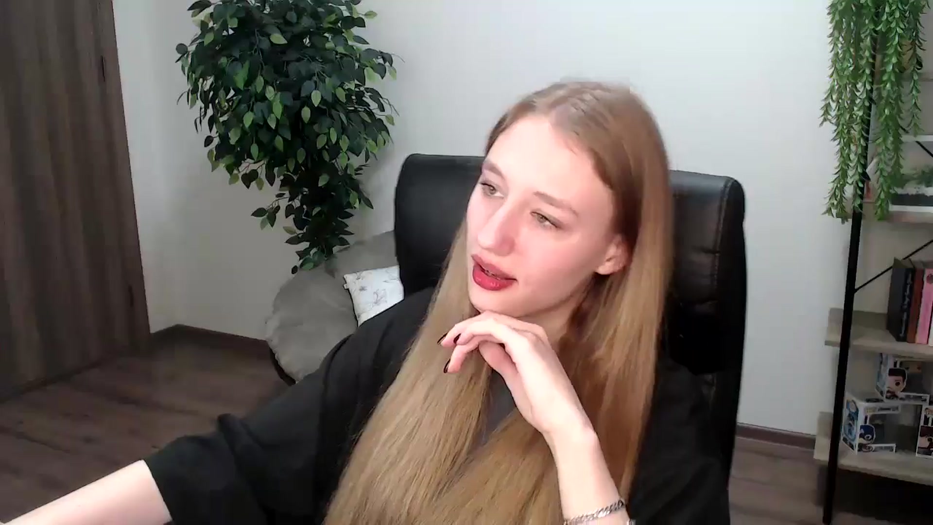 Gallery image thumbnail from HaleyVixen's myfreecams stream on, 11/24/2024, 11:49 image 10 of 20